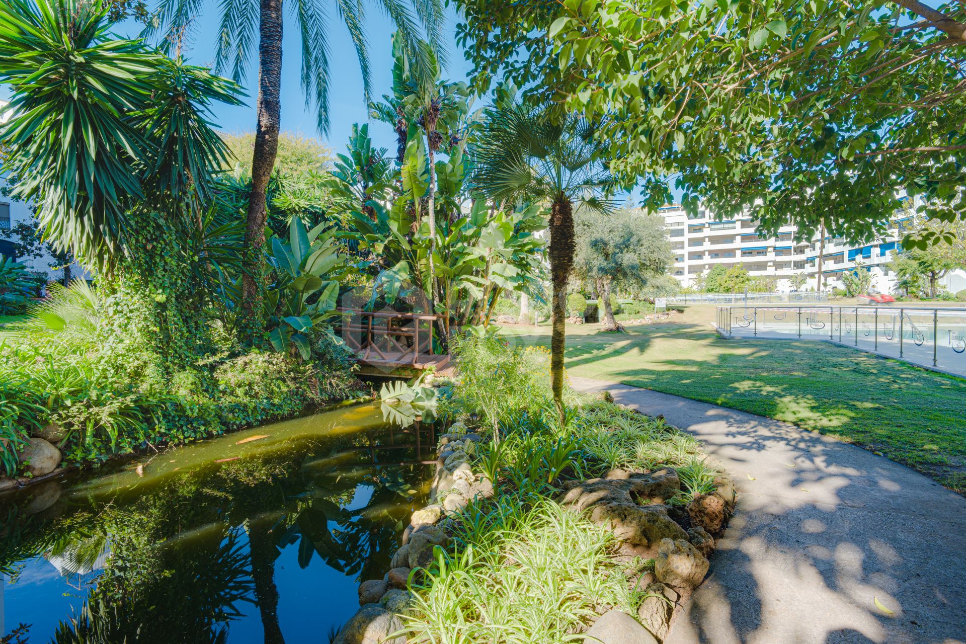 Fantastic, four-bedroom duplex penthouse, set in a prime position within the prestigious Puerto Banús, Marbella