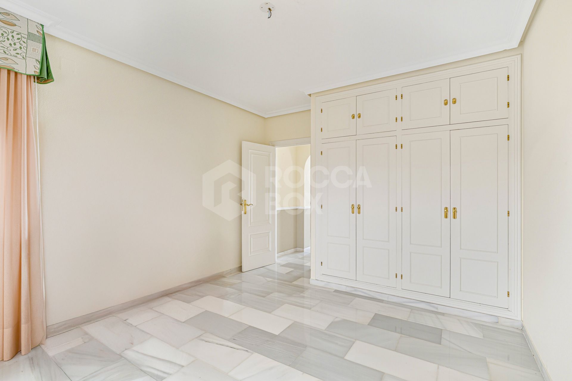 Excellent Reform Opportunity - Beautiful south facing, three bedroom Villa located in Riviera del Sol, Mijas Costa