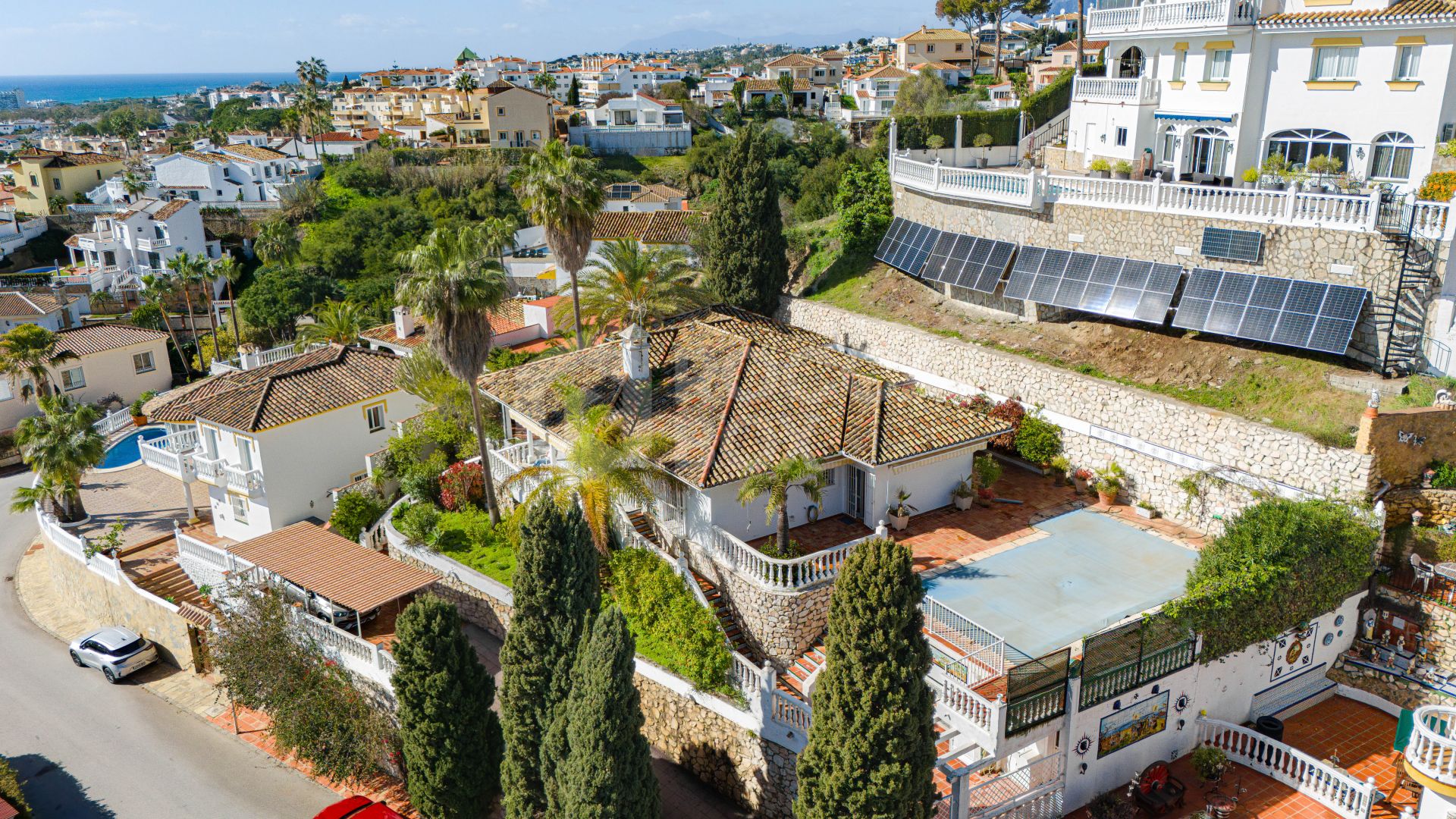 Excellent Reform Opportunity - Beautiful south facing, three bedroom Villa located in Riviera del Sol, Mijas Costa
