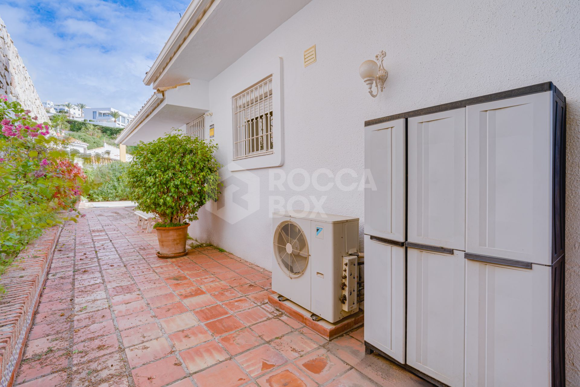 Excellent Reform Opportunity - Beautiful south facing, three bedroom Villa located in Riviera del Sol, Mijas Costa