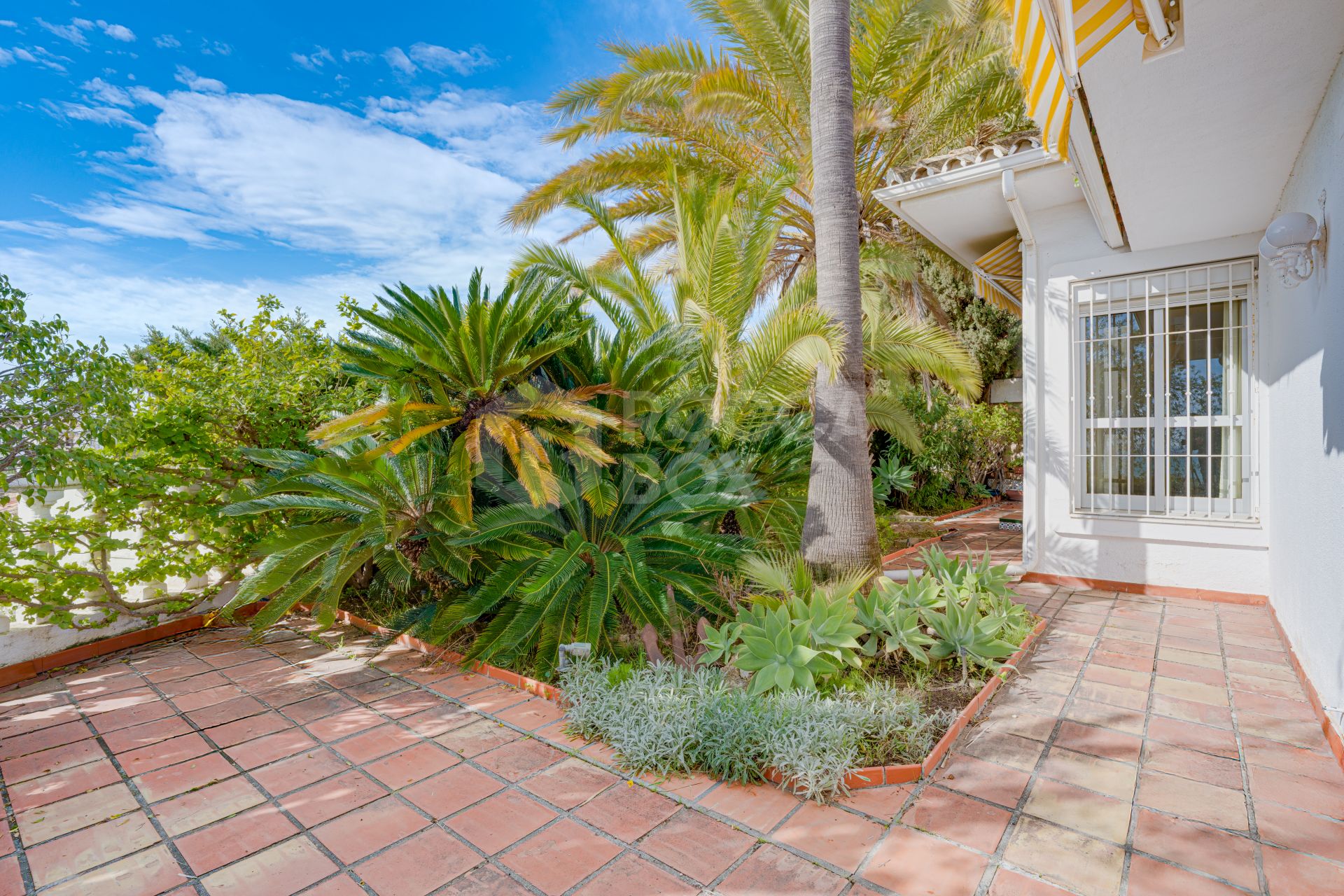 Excellent Reform Opportunity - Beautiful south facing, three bedroom Villa located in Riviera del Sol, Mijas Costa