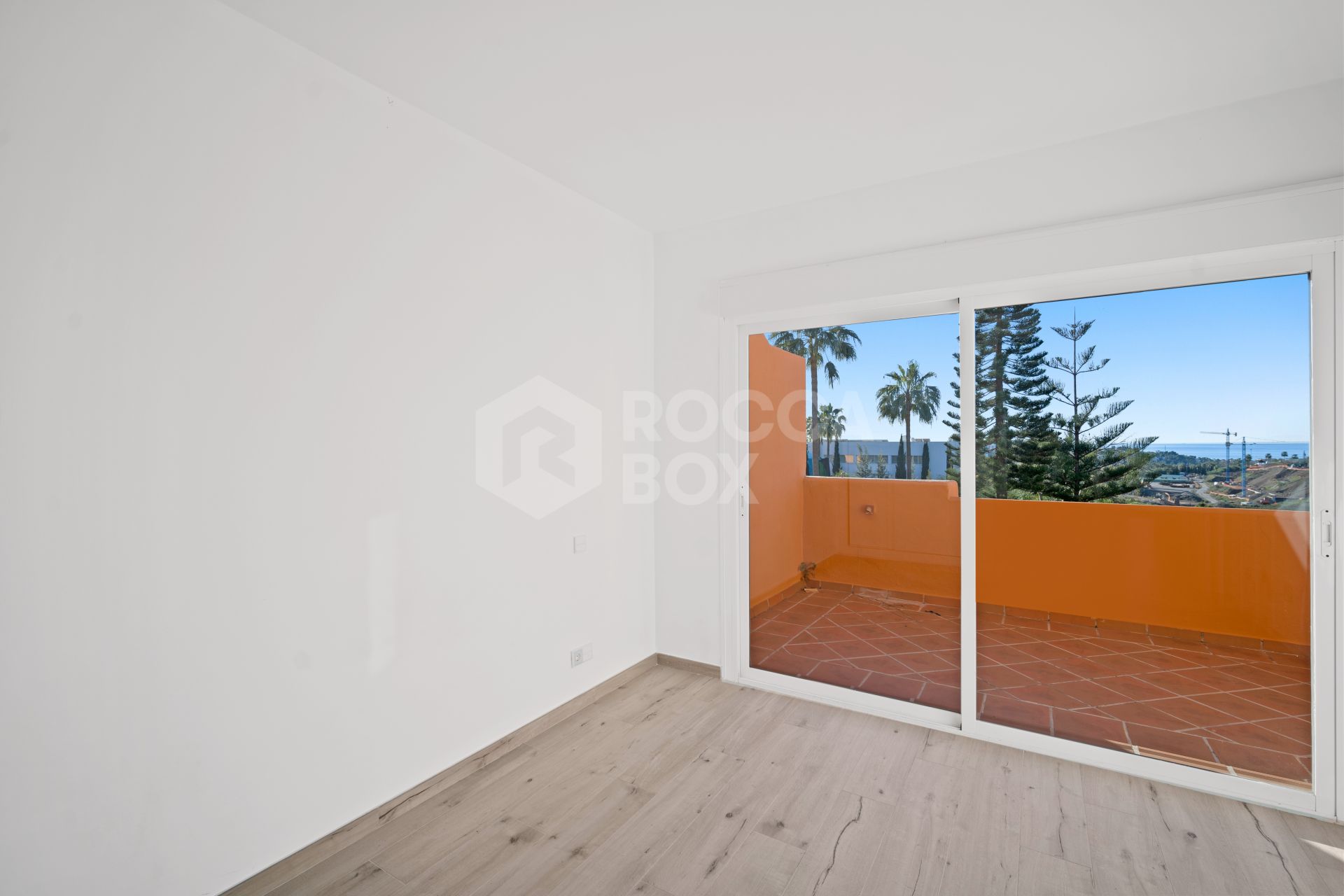 Superb three bedroom, south facing townhouse in Paraiso Bellevue, in El Paraiso on the New Golden Mile