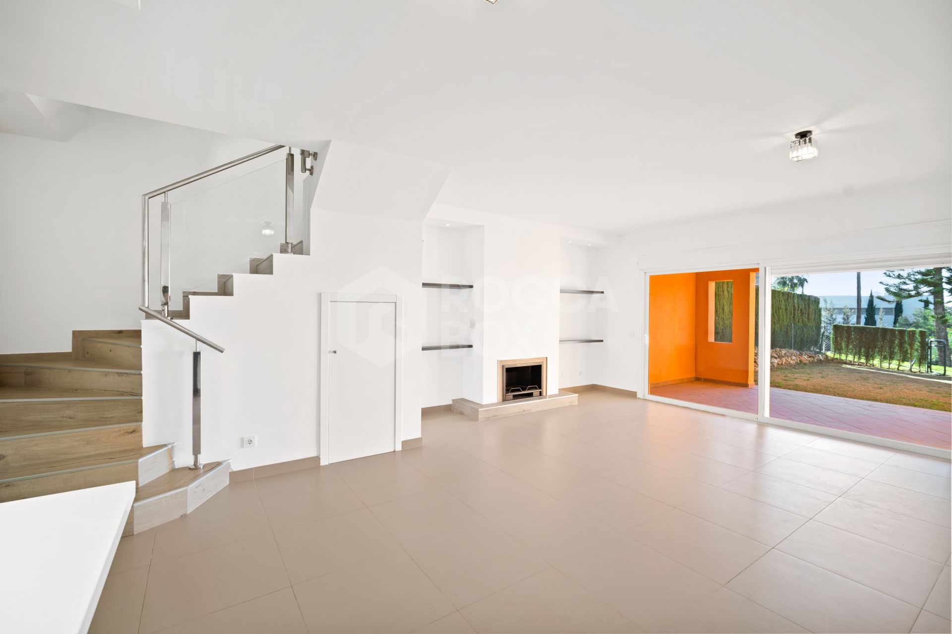 Superb three bedroom, south facing townhouse in Paraiso Bellevue, in El Paraiso on the New Golden Mile