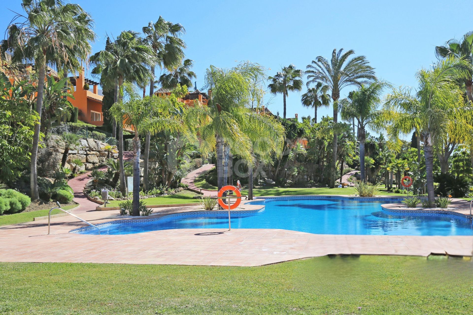 Superb three bedroom, south facing townhouse in Paraiso Bellevue, in El Paraiso on the New Golden Mile