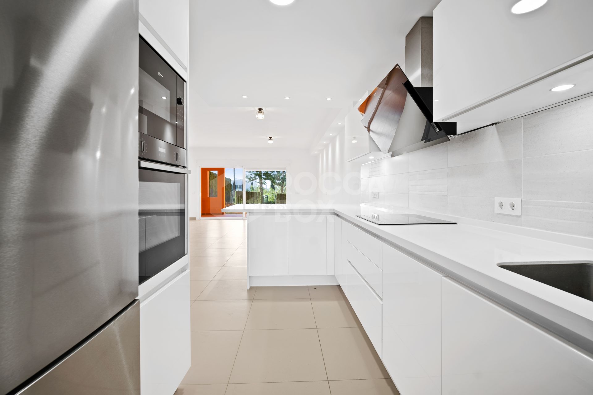 Superb three bedroom, south facing townhouse in Paraiso Bellevue, in El Paraiso on the New Golden Mile