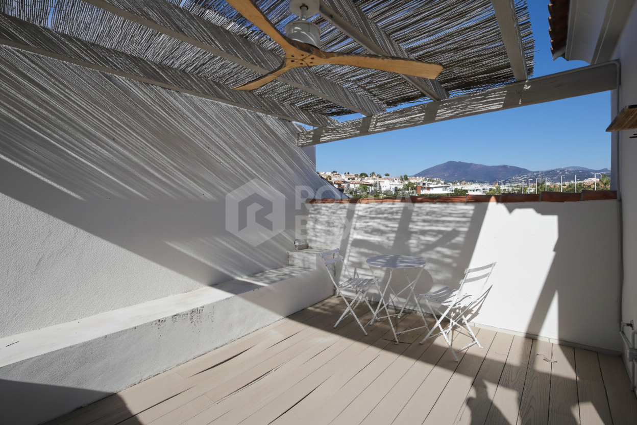 Elegant, three bedroom townhouse located in the gated community of Agra Residencial, Estepona