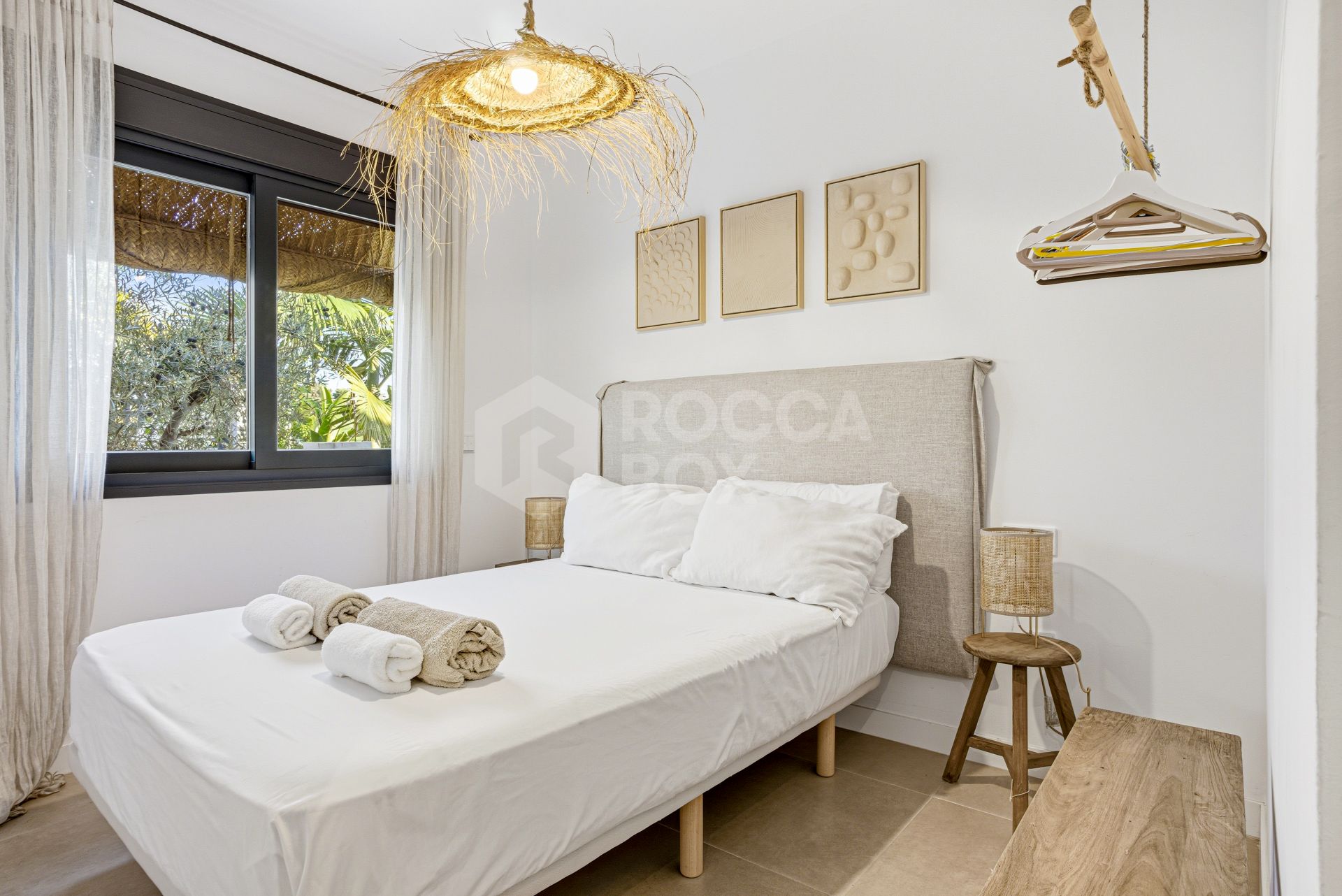 Elegant, three bedroom townhouse located in the gated community of Agra Residencial, Estepona