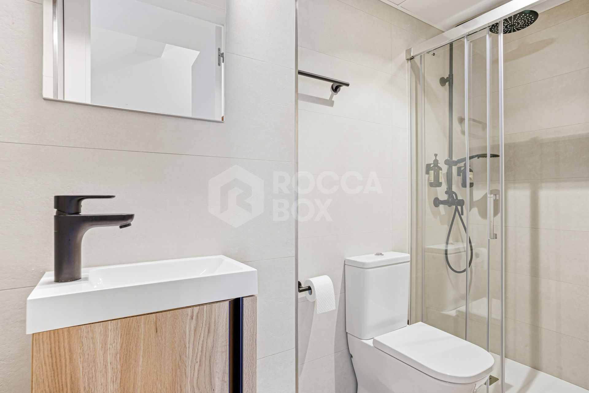 Elegant, three bedroom townhouse located in the gated community of Agra Residencial, Estepona