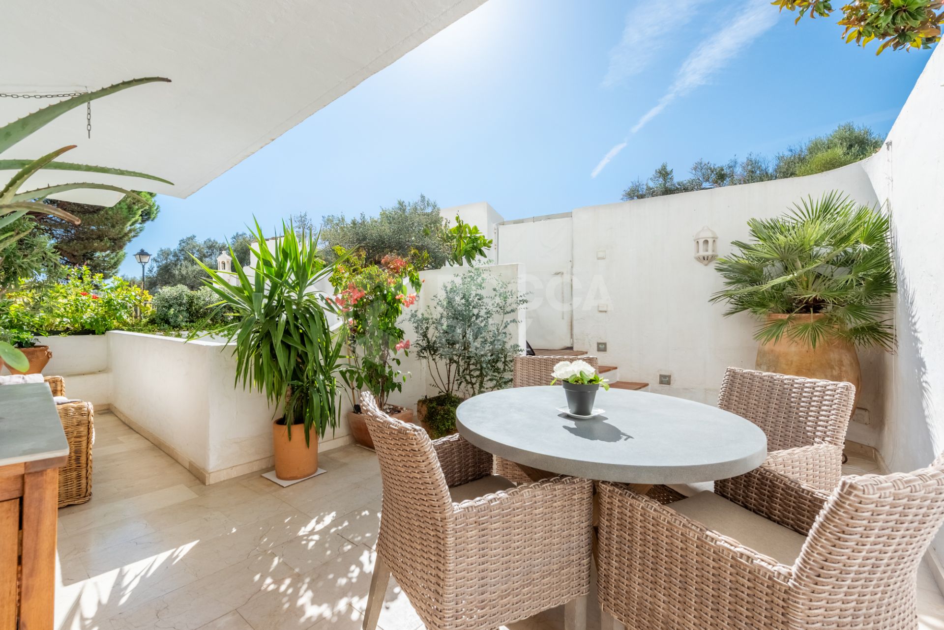 Beautiful two bedroom ground floor apartment, located in the sought-after Birdie Club community in Río Real, Marbella