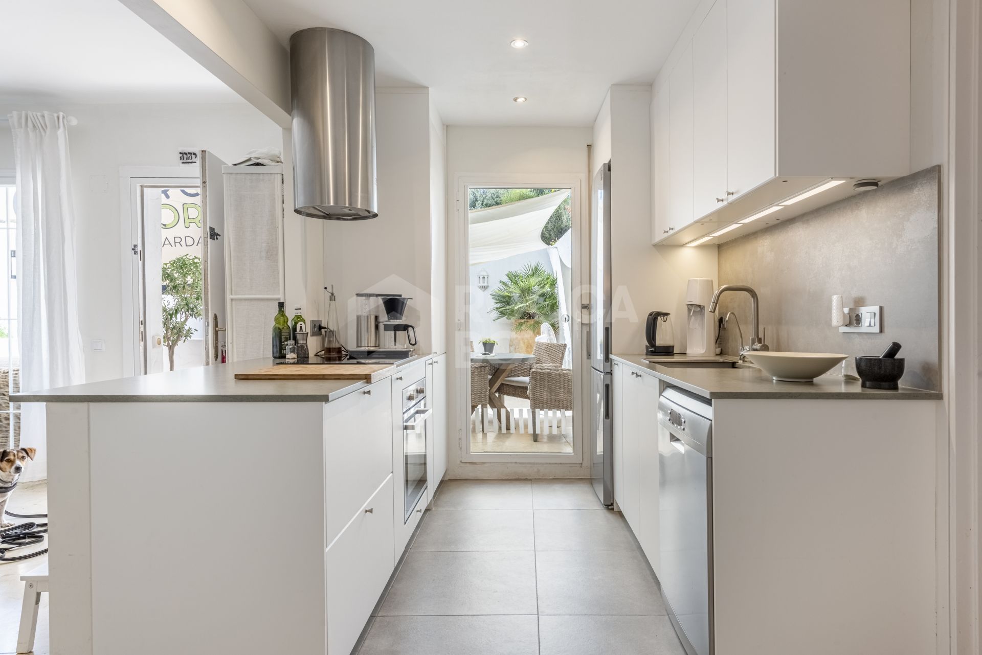 Beautiful two bedroom ground floor apartment, located in the sought-after Birdie Club community in Río Real, Marbella