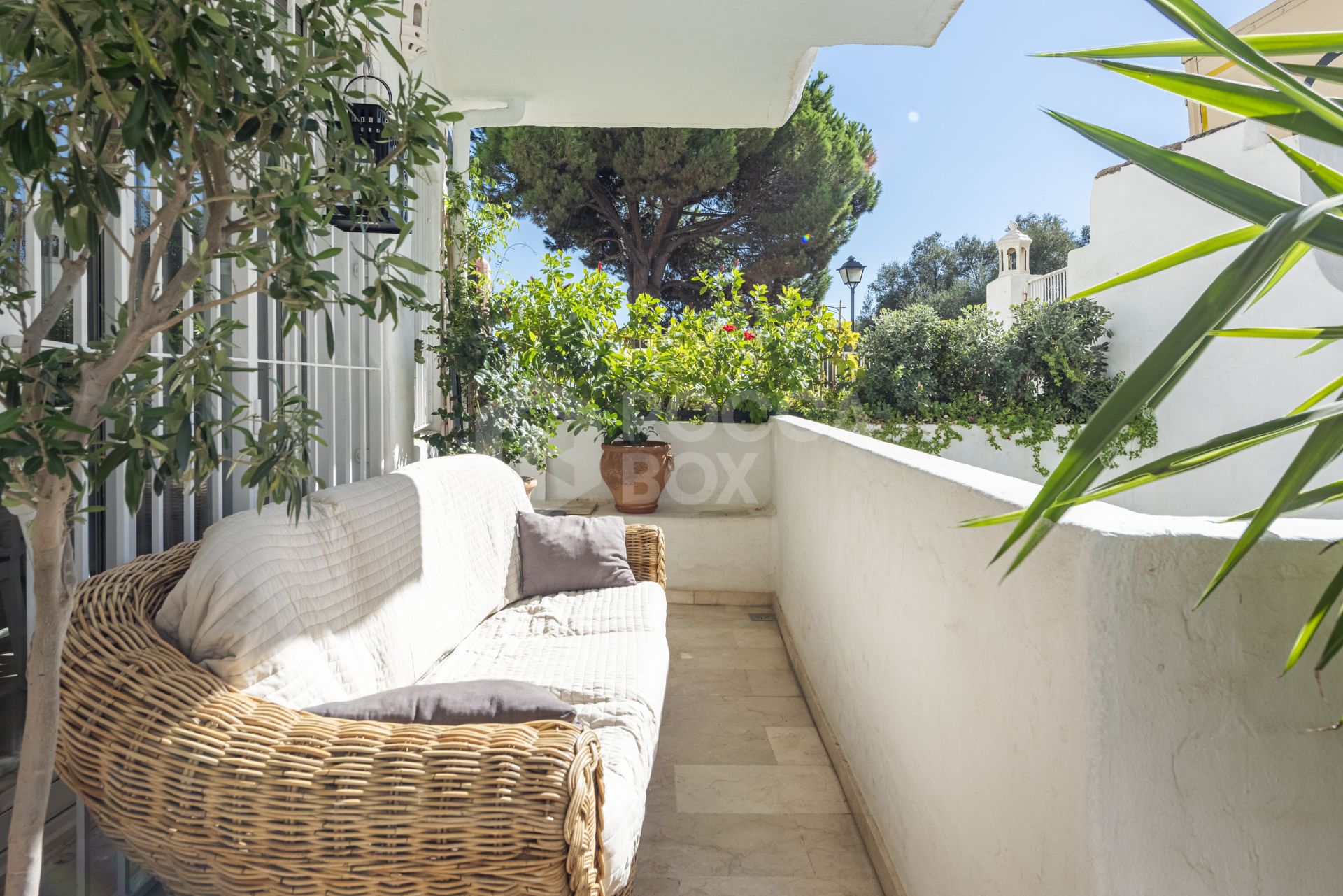 Beautiful two bedroom ground floor apartment, located in the sought-after Birdie Club community in Río Real, Marbella