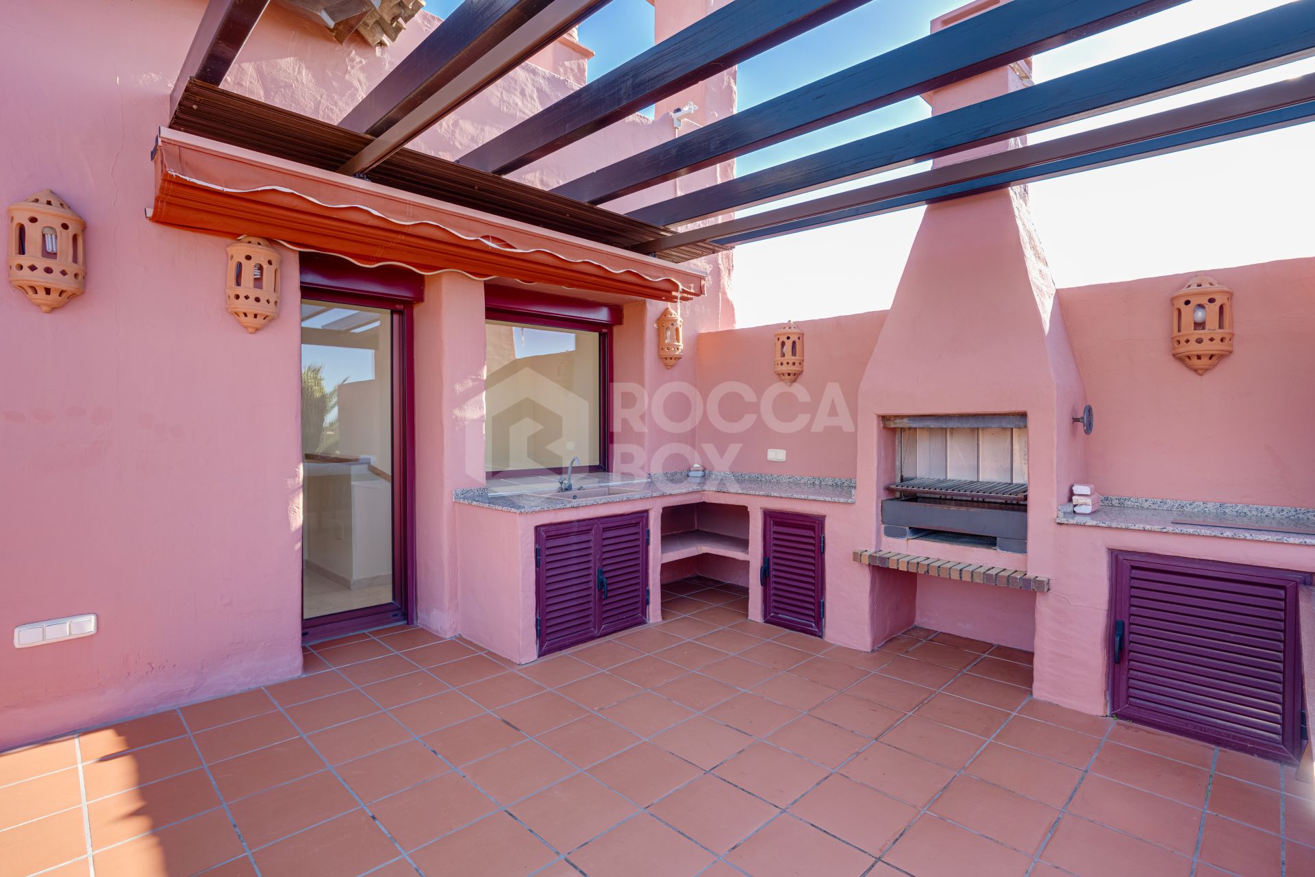 Fantastic south west facing three-bedroom duplex penthouse located in the prestigious gated beachfront community of Menara Beach, Estepona