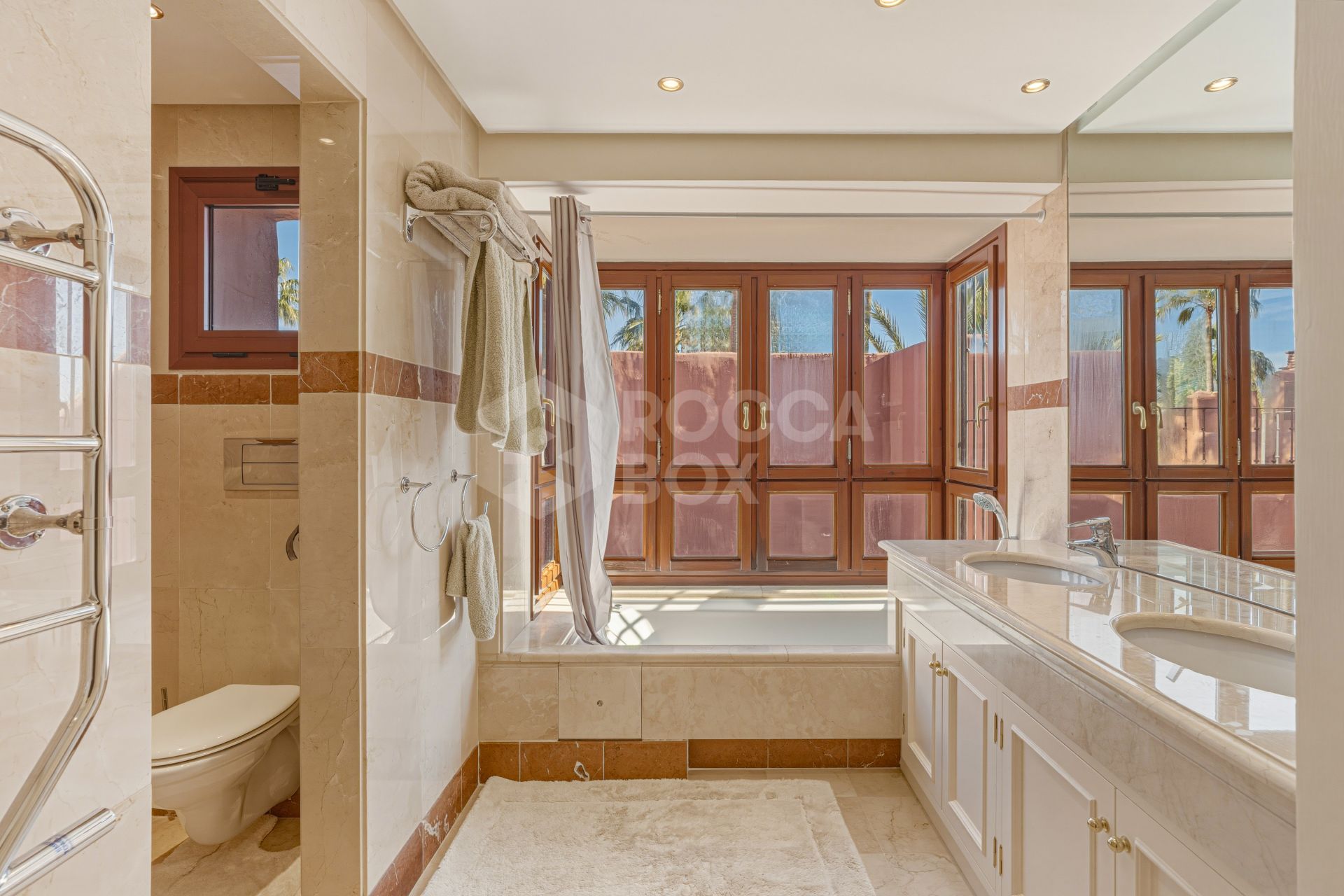 Fantastic south west facing three-bedroom duplex penthouse located in the prestigious gated beachfront community of Menara Beach, Estepona