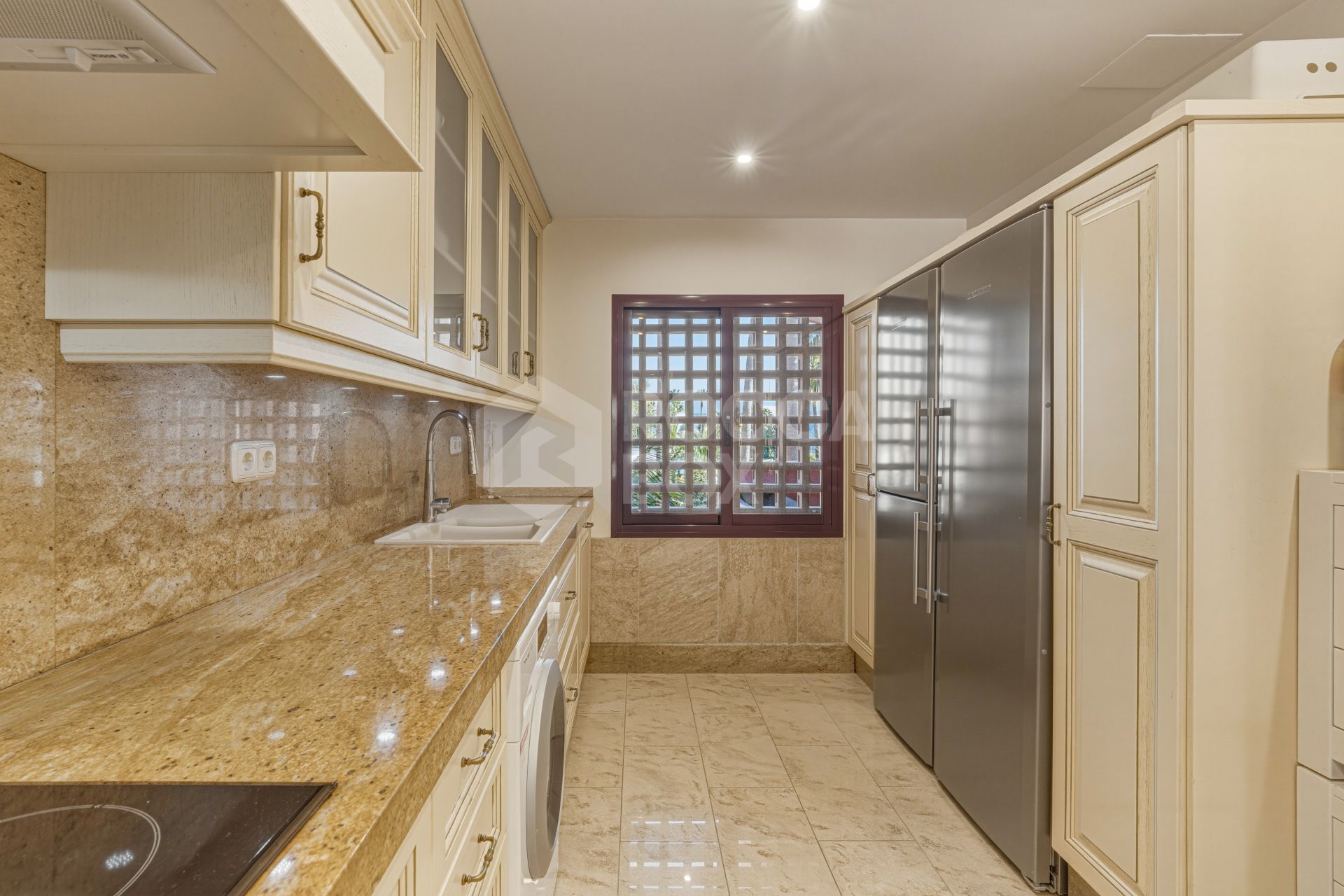 Fantastic south west facing three-bedroom duplex penthouse located in the prestigious gated beachfront community of Menara Beach, Estepona