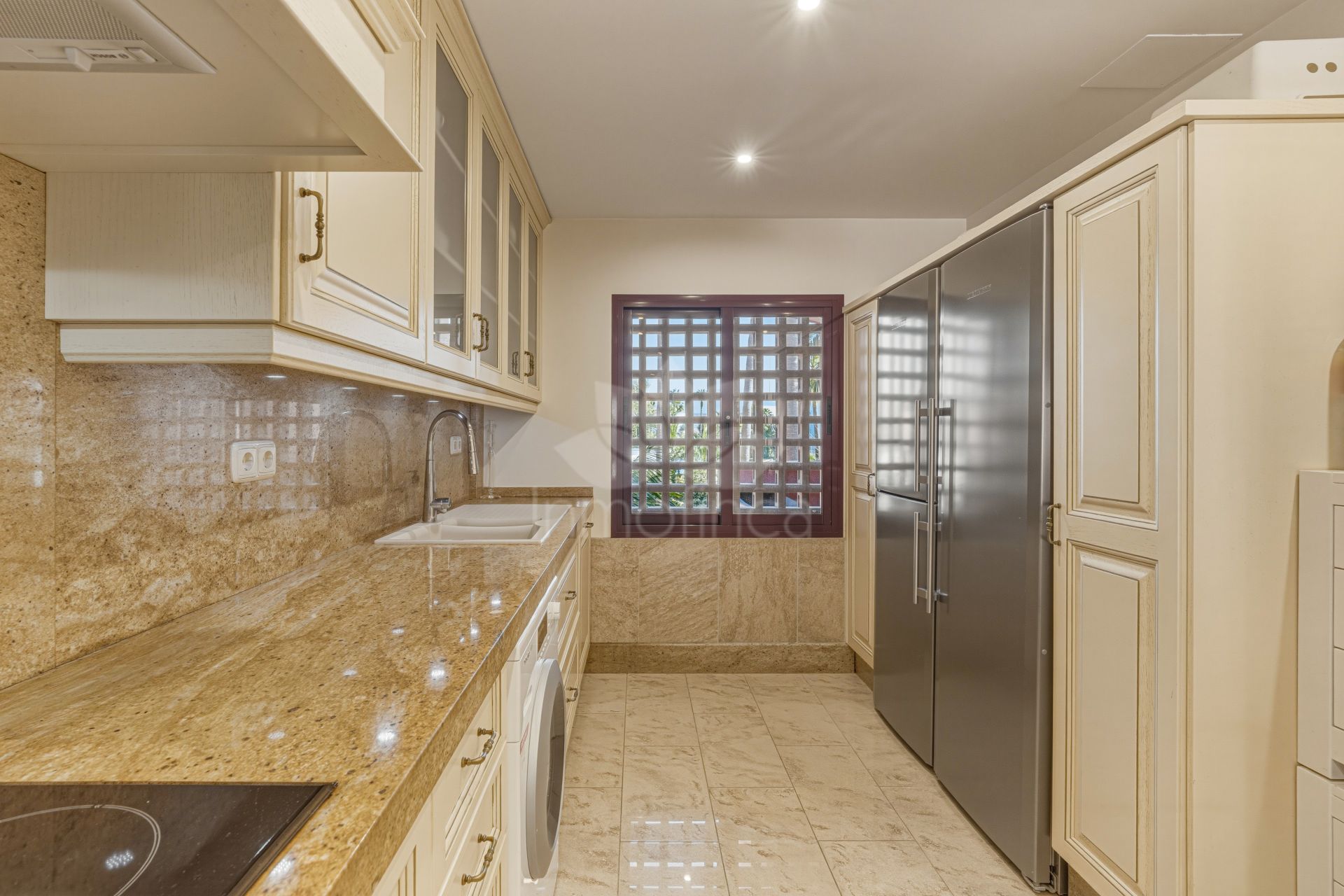 Atico Duplex en Menara Beach, Estepona