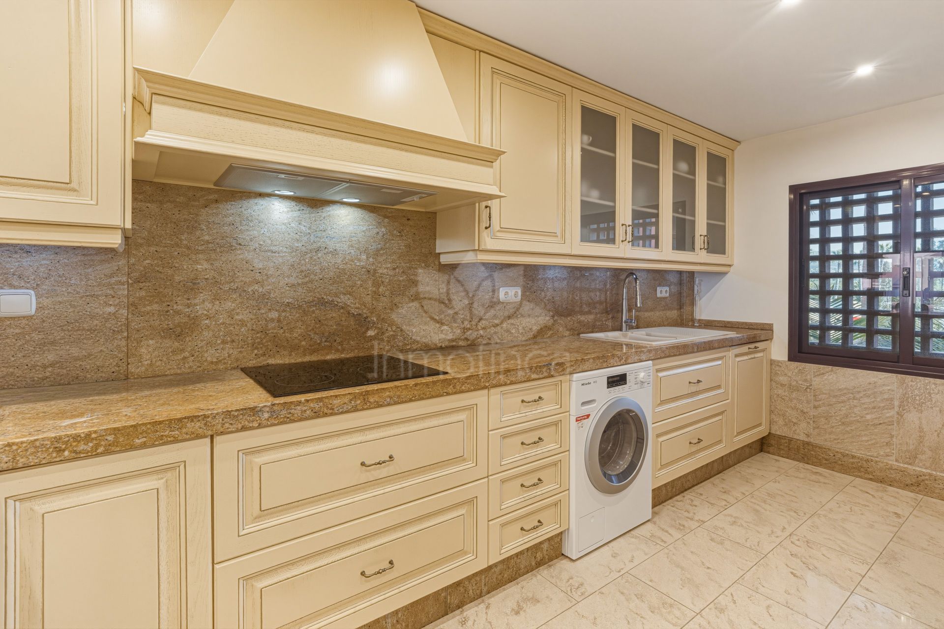 Atico Duplex en Menara Beach, Estepona