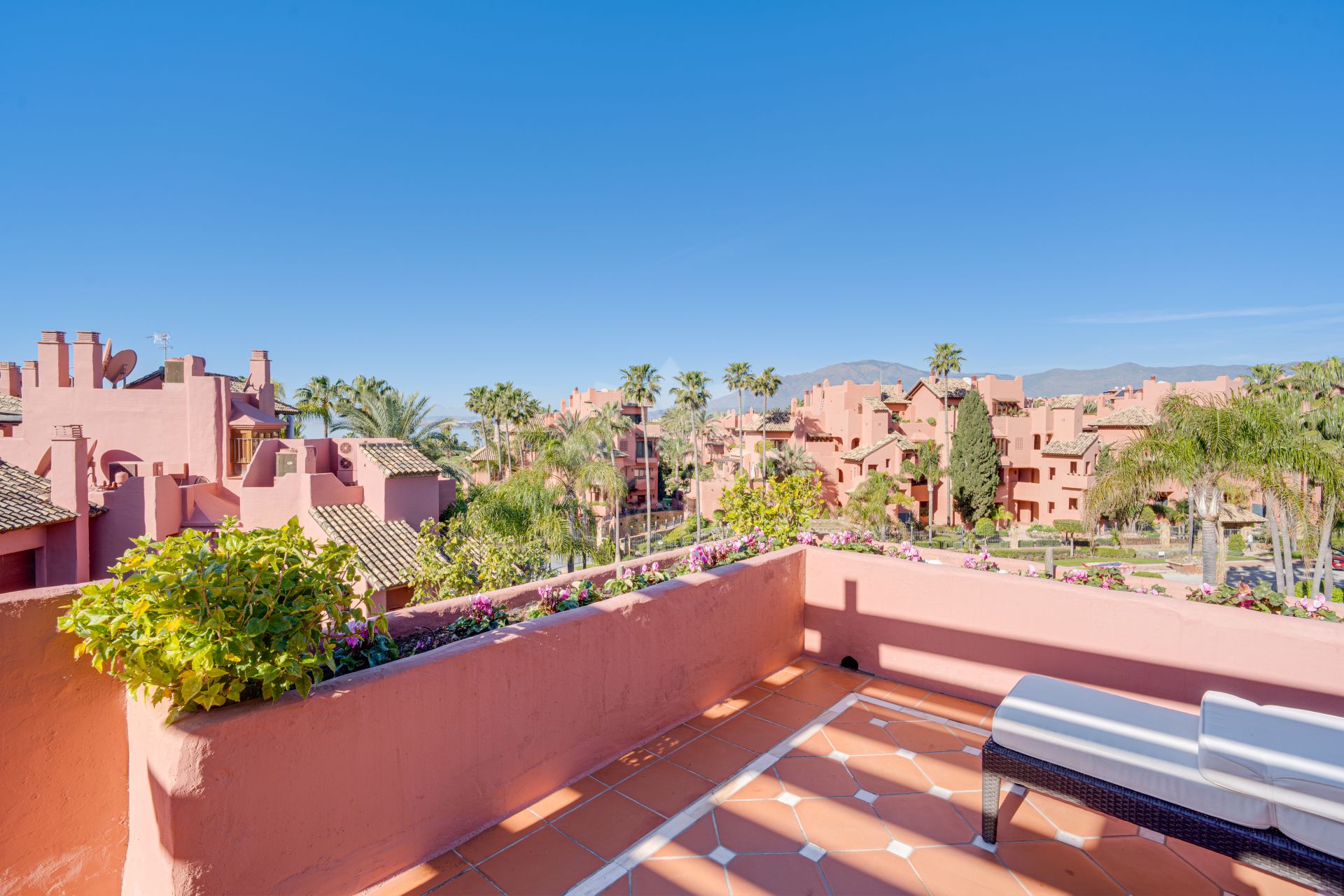 Atico Duplex en Menara Beach, Estepona