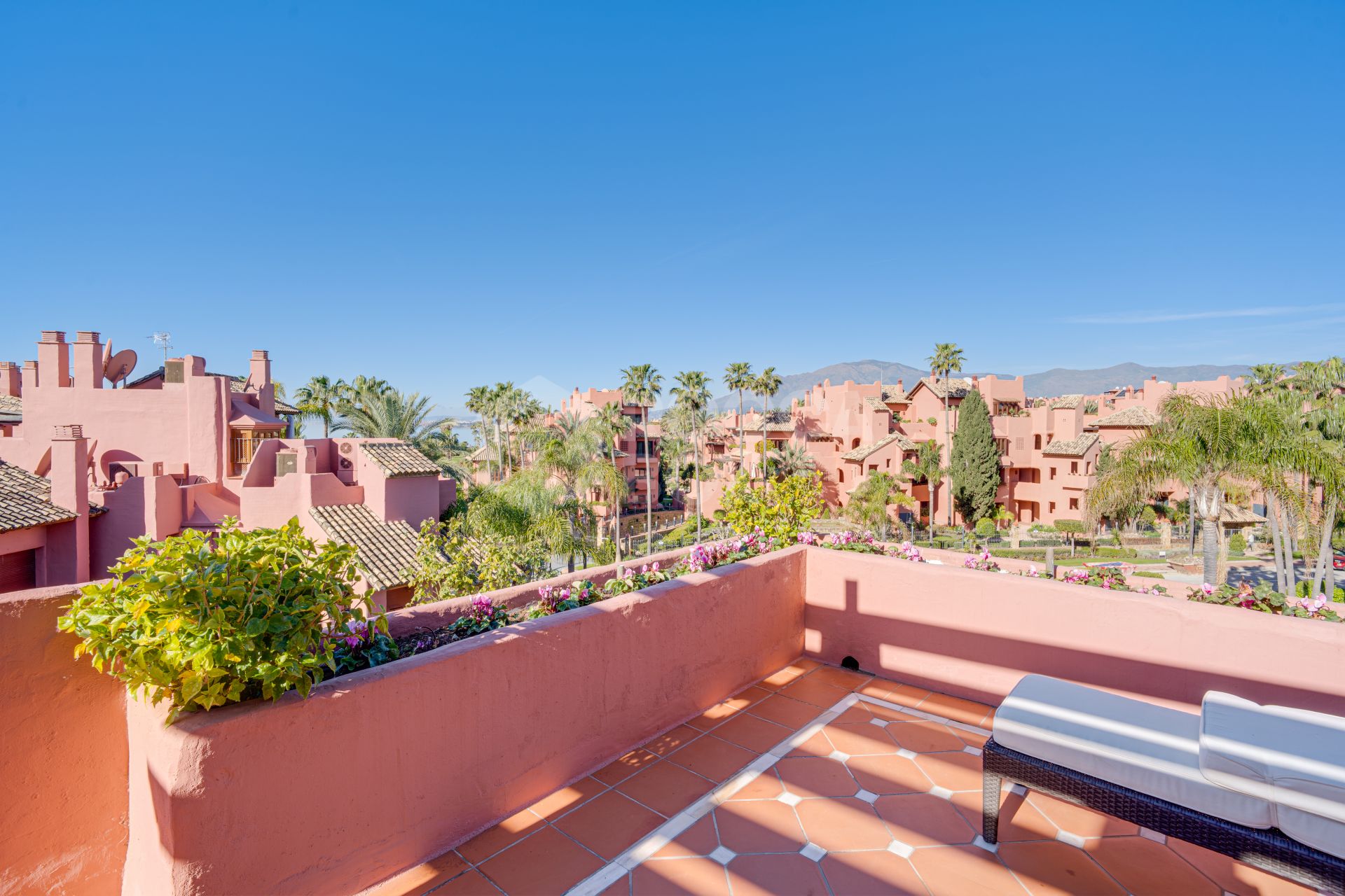 Fantastic south west facing three-bedroom duplex penthouse located in the prestigious gated beachfront community of Menara Beach, Estepona