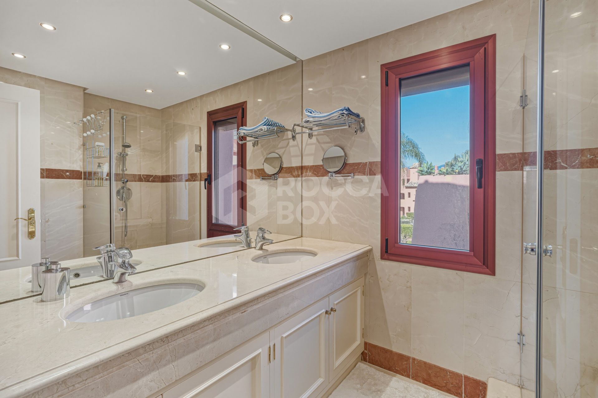 Fantastic south west facing three-bedroom duplex penthouse located in the prestigious gated beachfront community of Menara Beach, Estepona