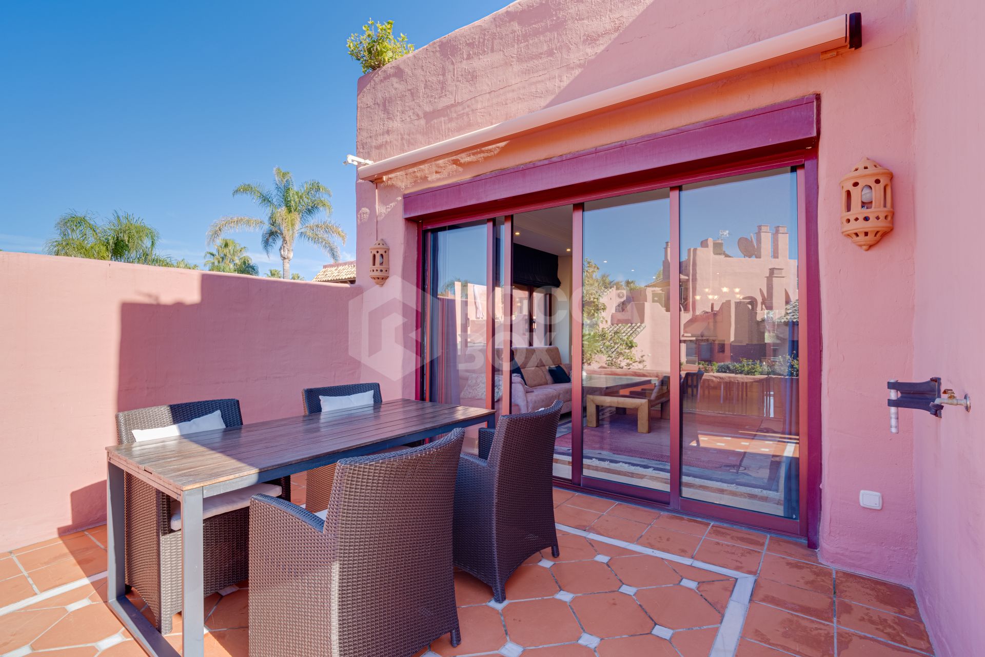 Fantastic south west facing three-bedroom duplex penthouse located in the prestigious gated beachfront community of Menara Beach, Estepona