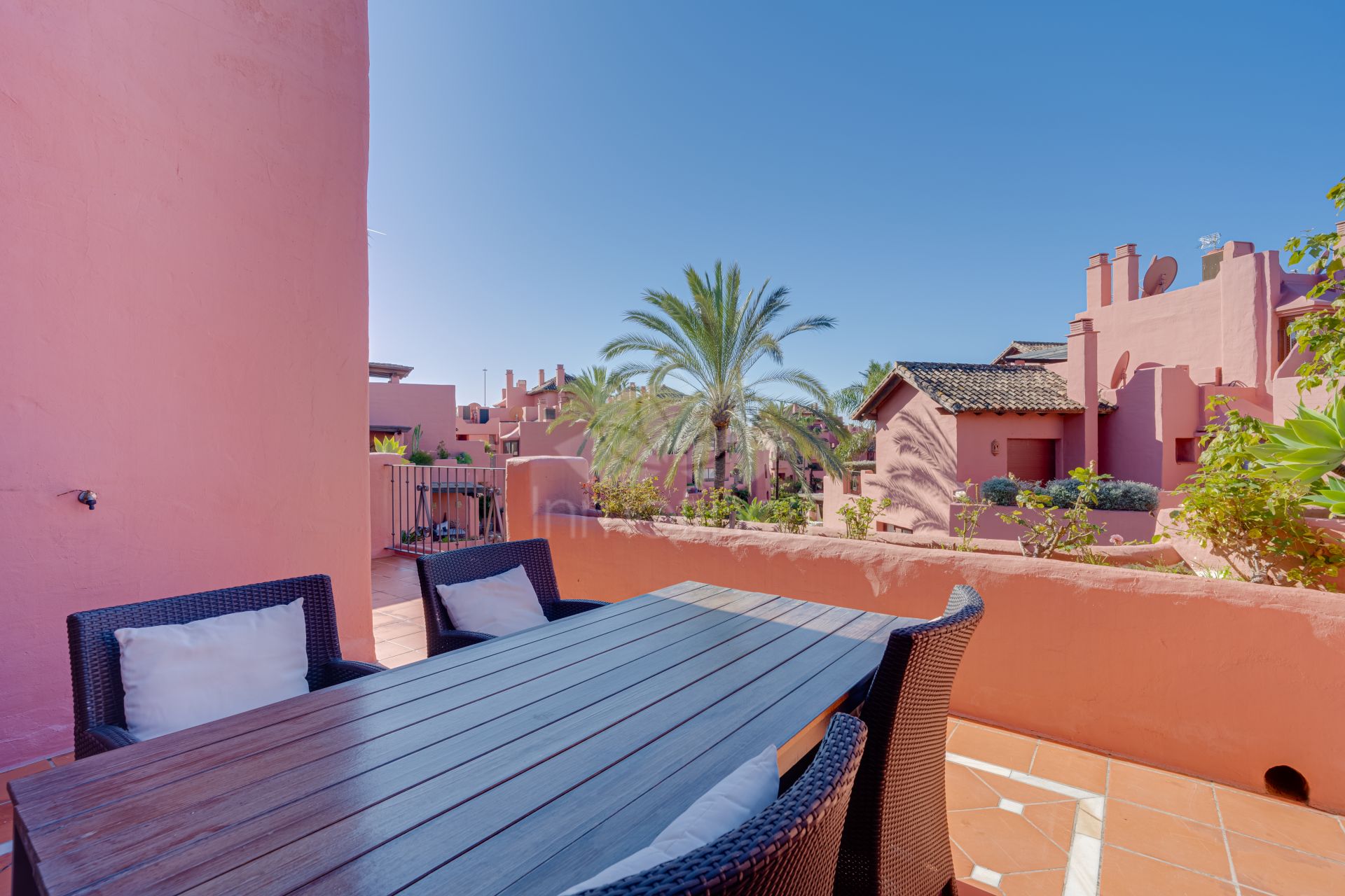 Atico Duplex en Menara Beach, Estepona