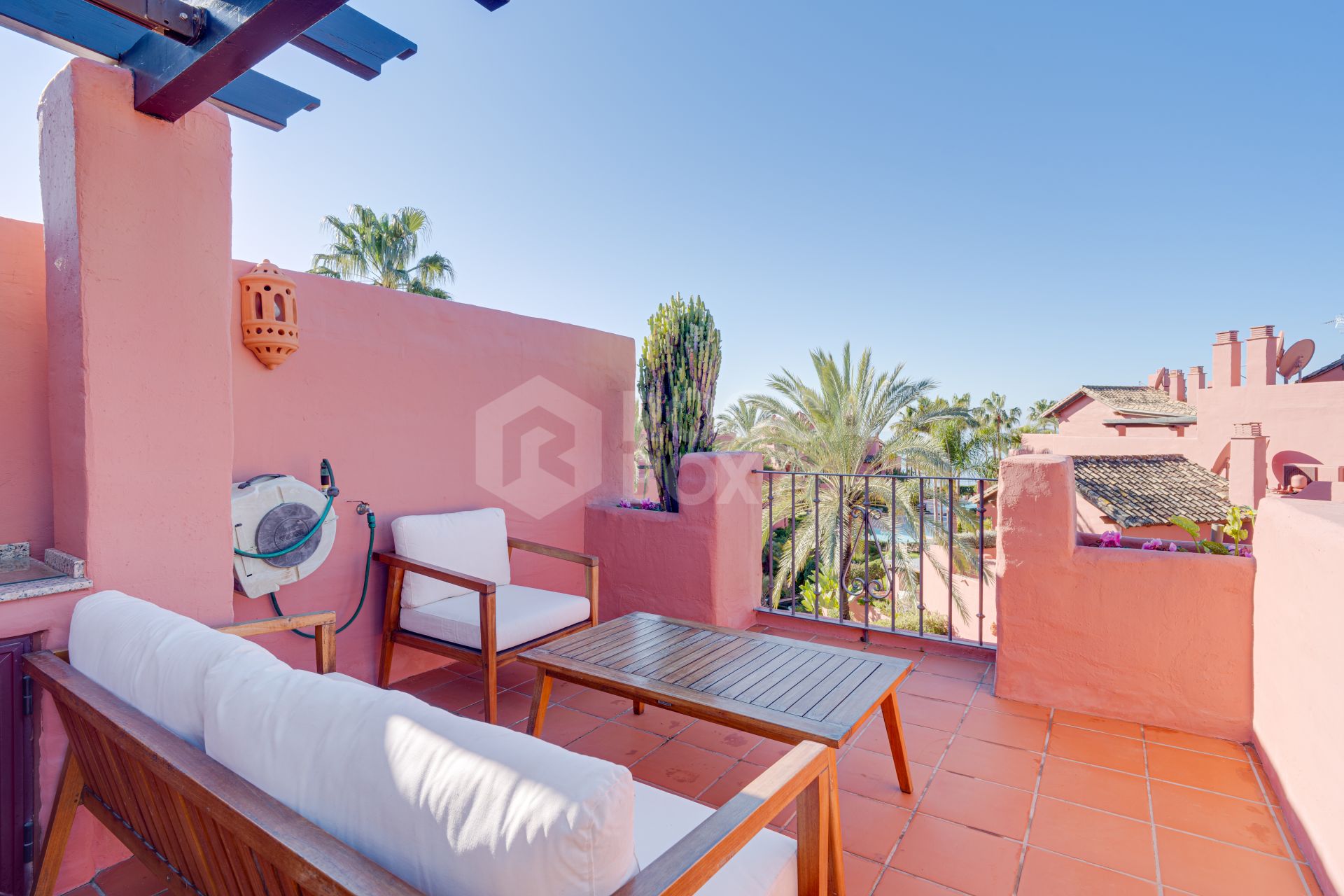 Fantastic south west facing three-bedroom duplex penthouse located in the prestigious gated beachfront community of Menara Beach, Estepona