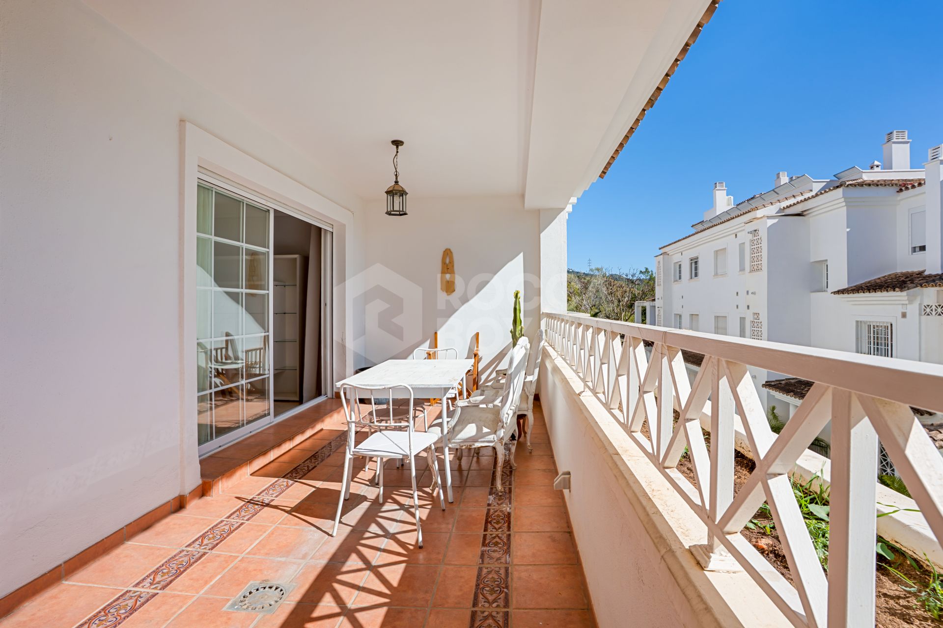 Bright south west-facing two bedroom apartment located in the gated community of Lomas de Rio Real, Marbella