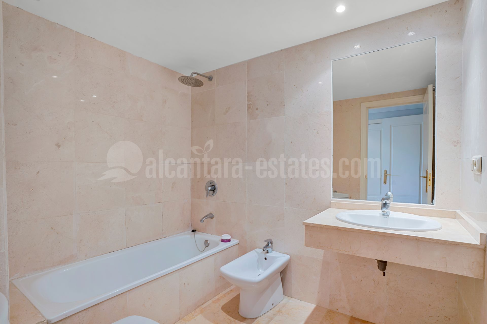 Apartamento en Rio Real Golf, Marbella