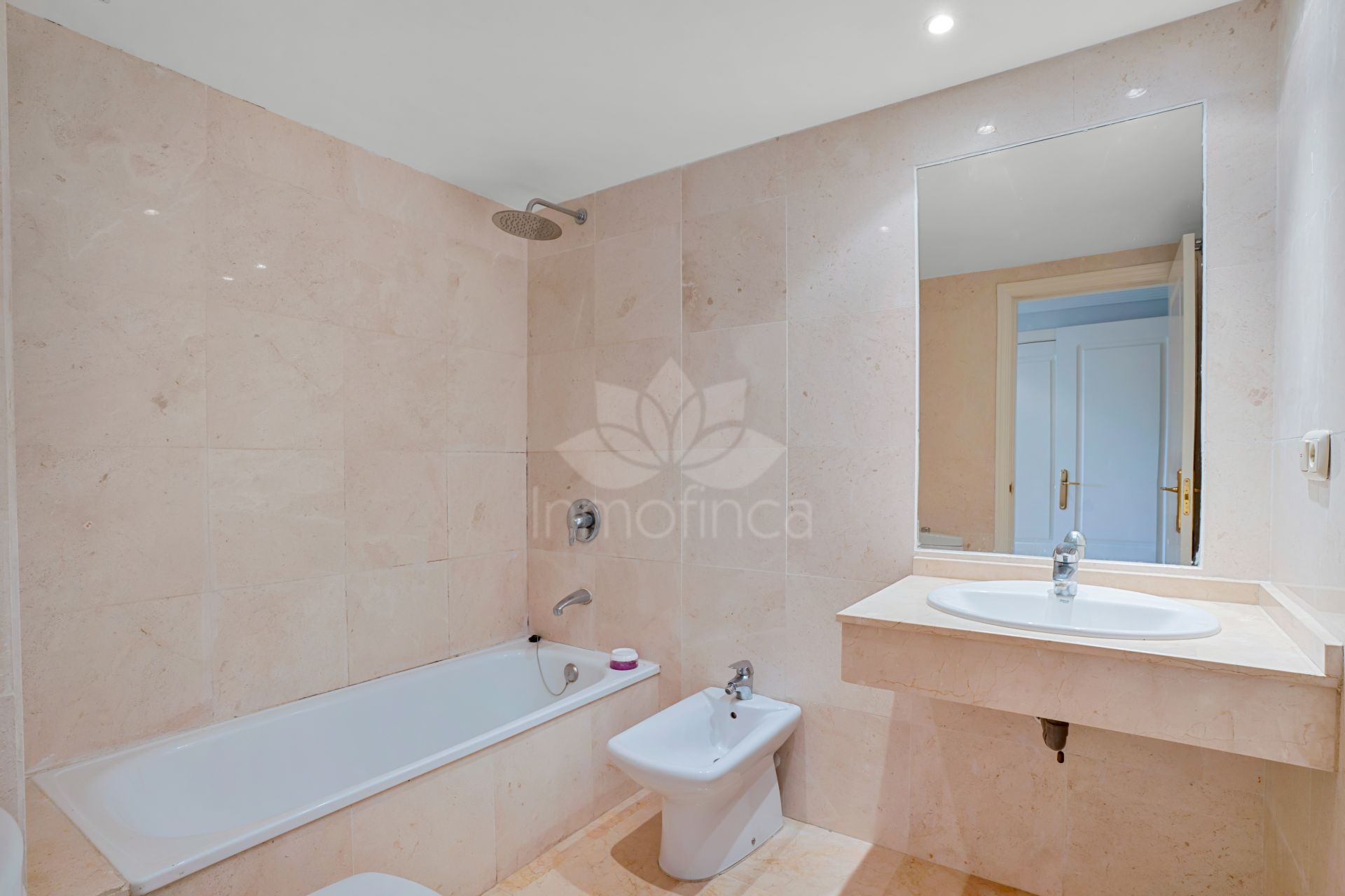 Apartamento en Rio Real Golf, Marbella