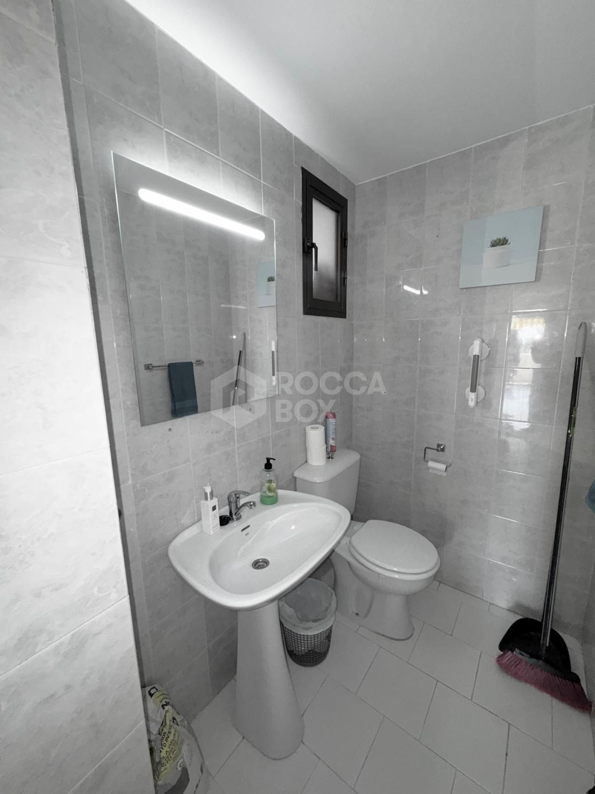 Fantastic two-bedroom, southwest-facing first-floor apartment in Calahonda with beautiful sea views