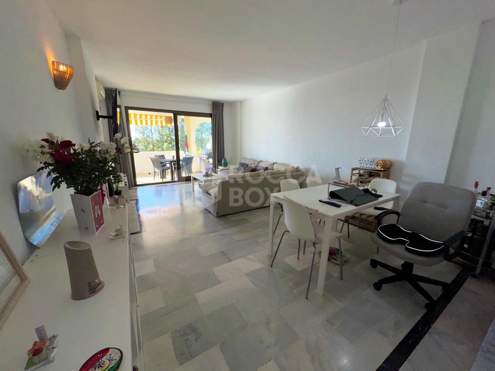 Fantastic two-bedroom, southwest-facing first-floor apartment in Calahonda with beautiful sea views