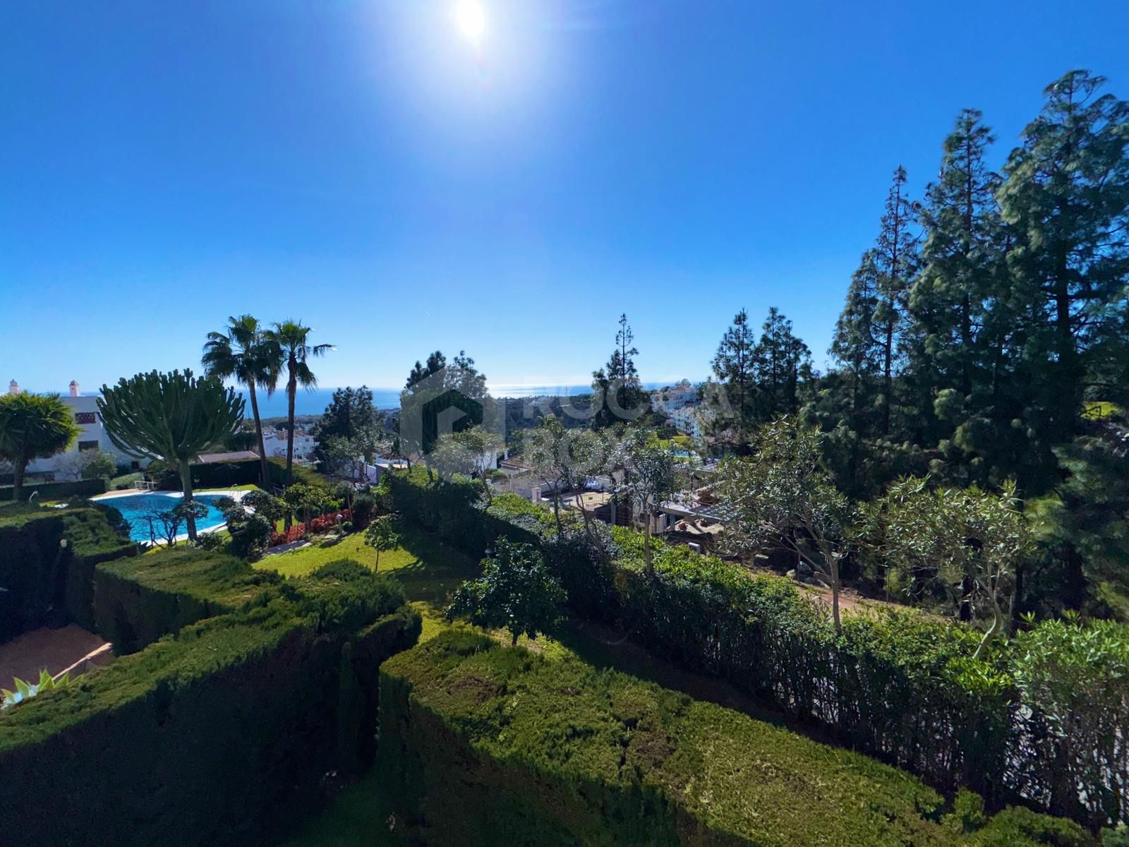 Fantastic two-bedroom, southwest-facing first-floor apartment in Calahonda with beautiful sea views