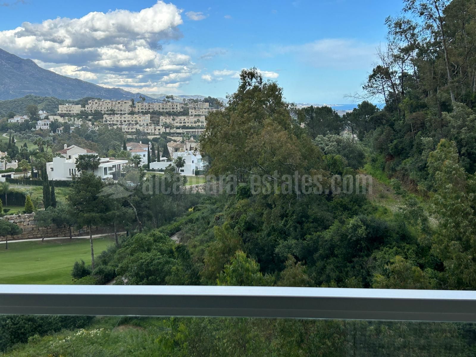 Apartment in The Crest, Benahavis