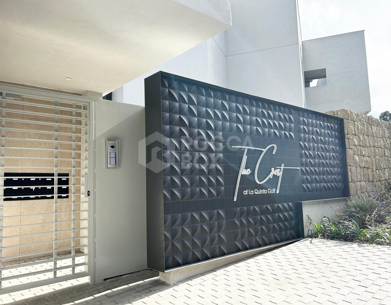 Elegant three bedroom, apartment located in a gated community of La Quinta Golf, Benahavis