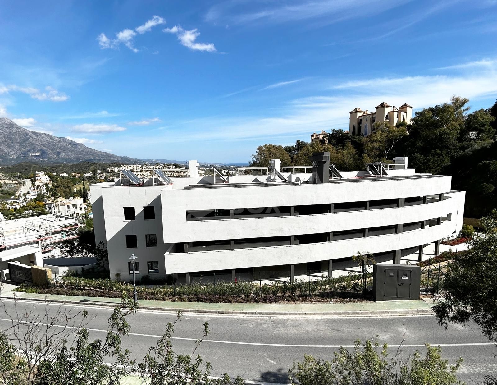 Elegant three bedroom, apartment located in a gated community of La Quinta Golf, Benahavis