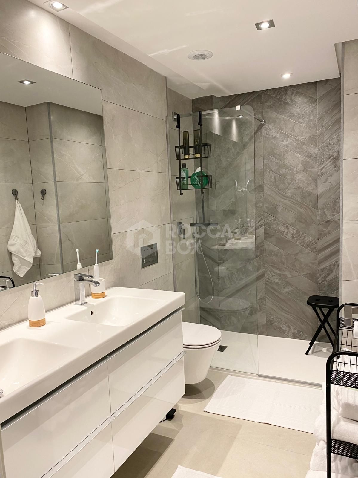 Elegant three bedroom, apartment located in a gated community of La Quinta Golf, Benahavis