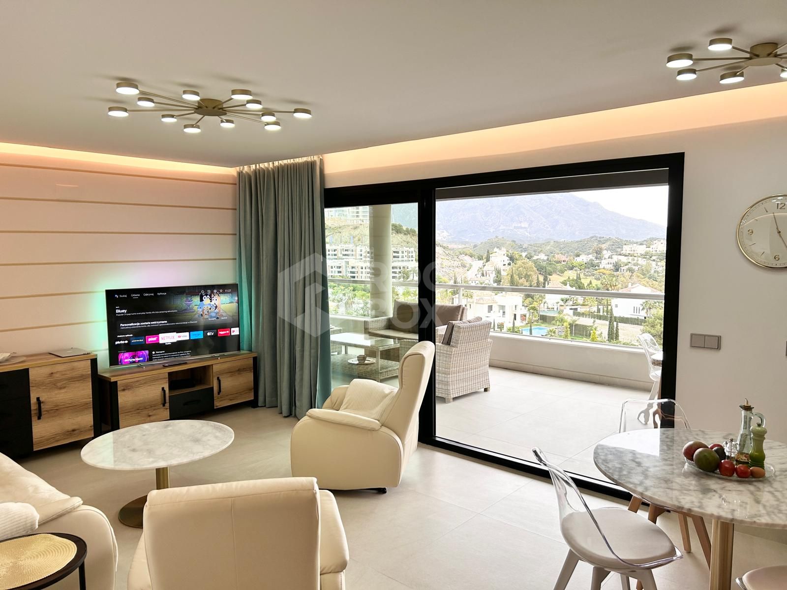 Elegant three bedroom, apartment located in a gated community of La Quinta Golf, Benahavis