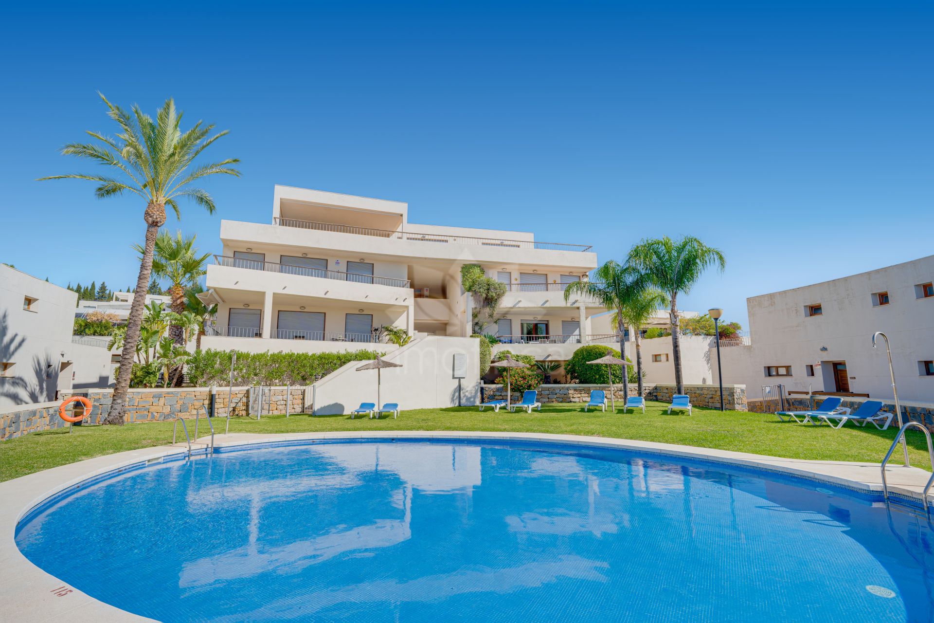 Apartamento Planta Baja en Lomas de los Monteros, Marbella