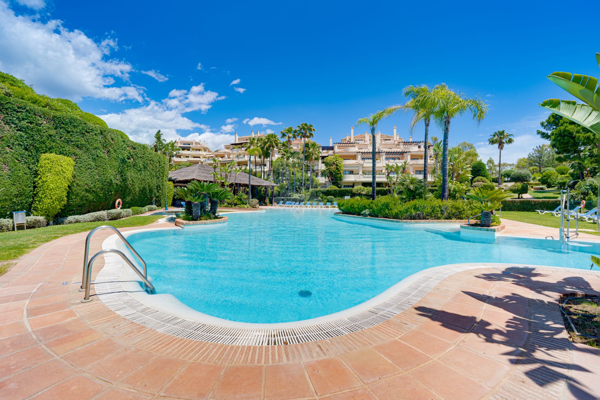 Ground Floor Apartment in Los Capanes del Golf, Benahavis