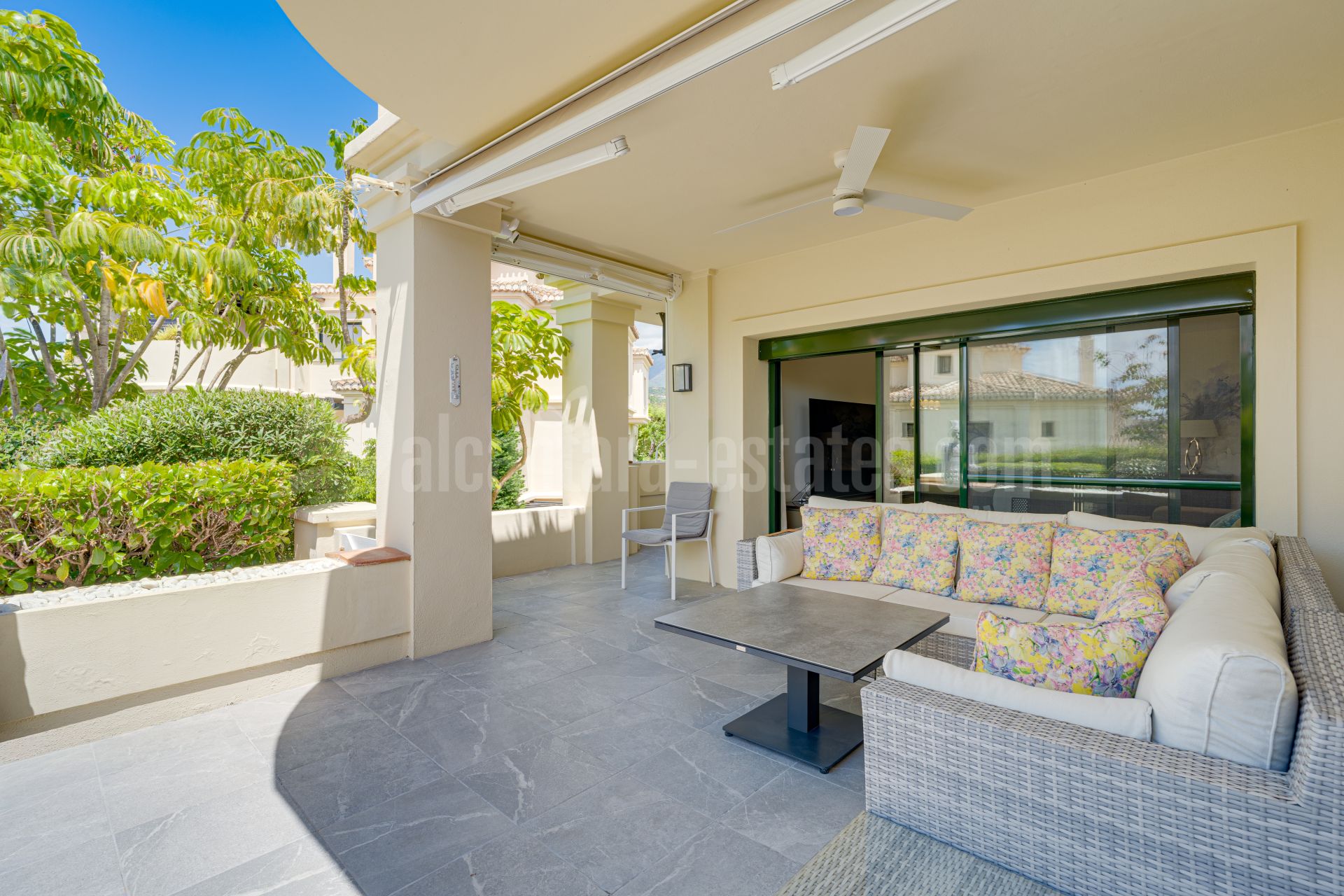 Apartamento Planta Baja en Los Capanes del Golf, Benahavis