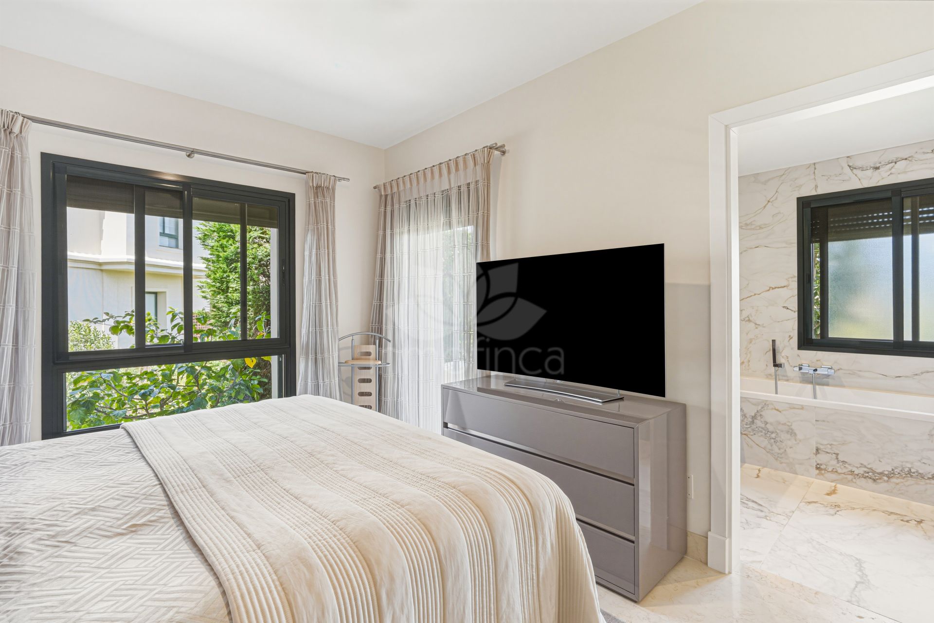 Ground Floor Apartment in Los Capanes del Golf, Benahavis