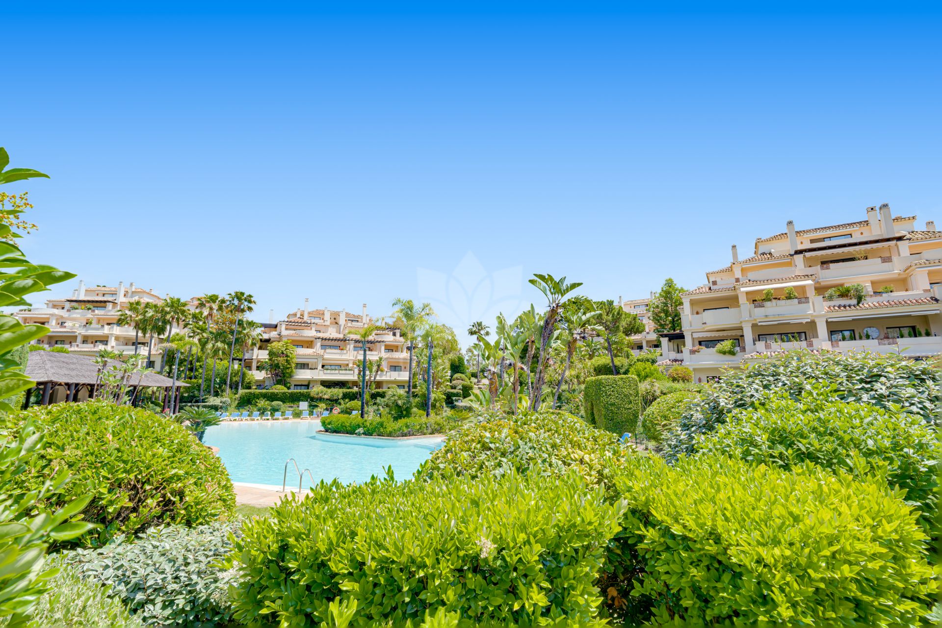Ground Floor Apartment in Los Capanes del Golf, Benahavis