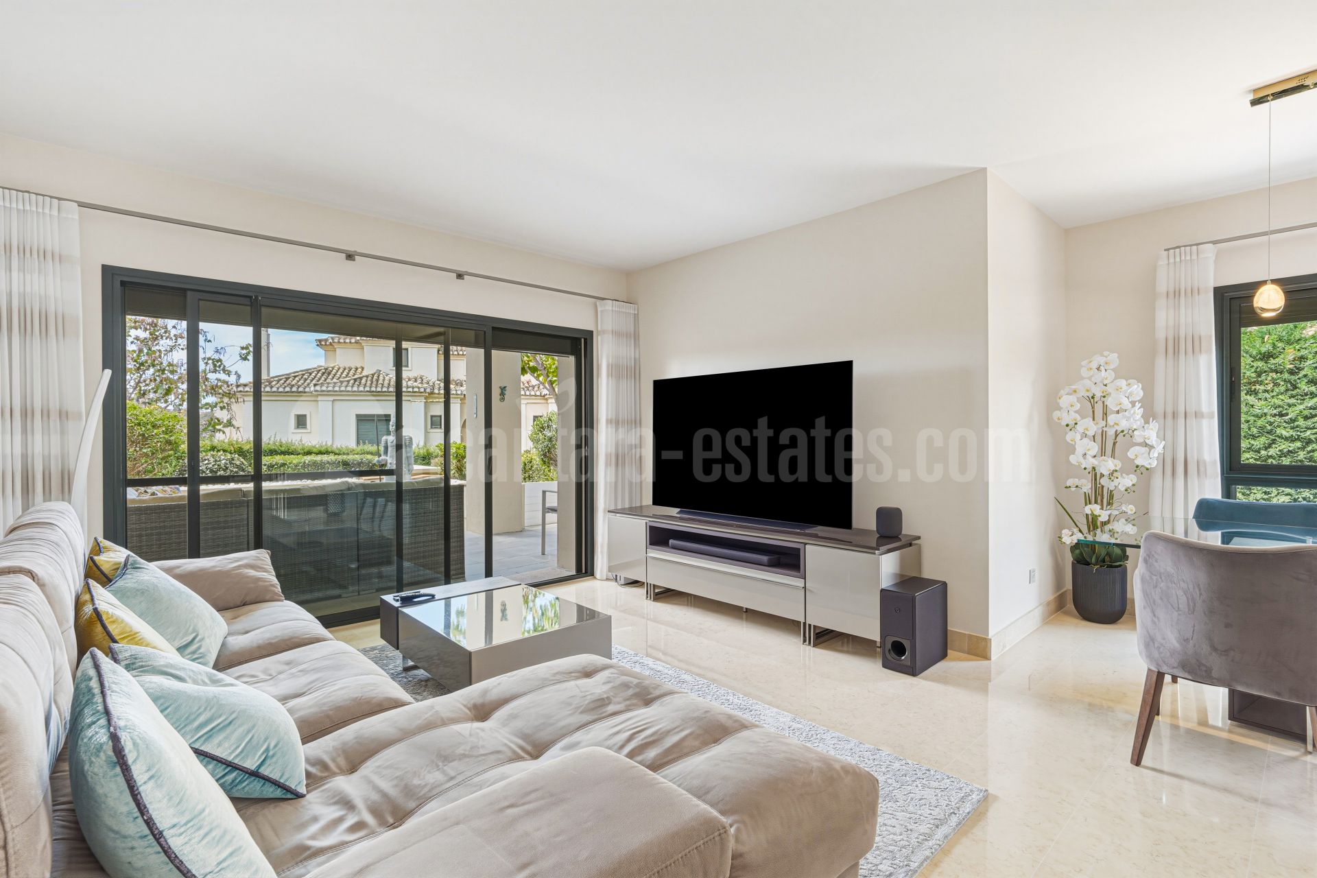 Apartamento Planta Baja en Los Capanes del Golf, Benahavis