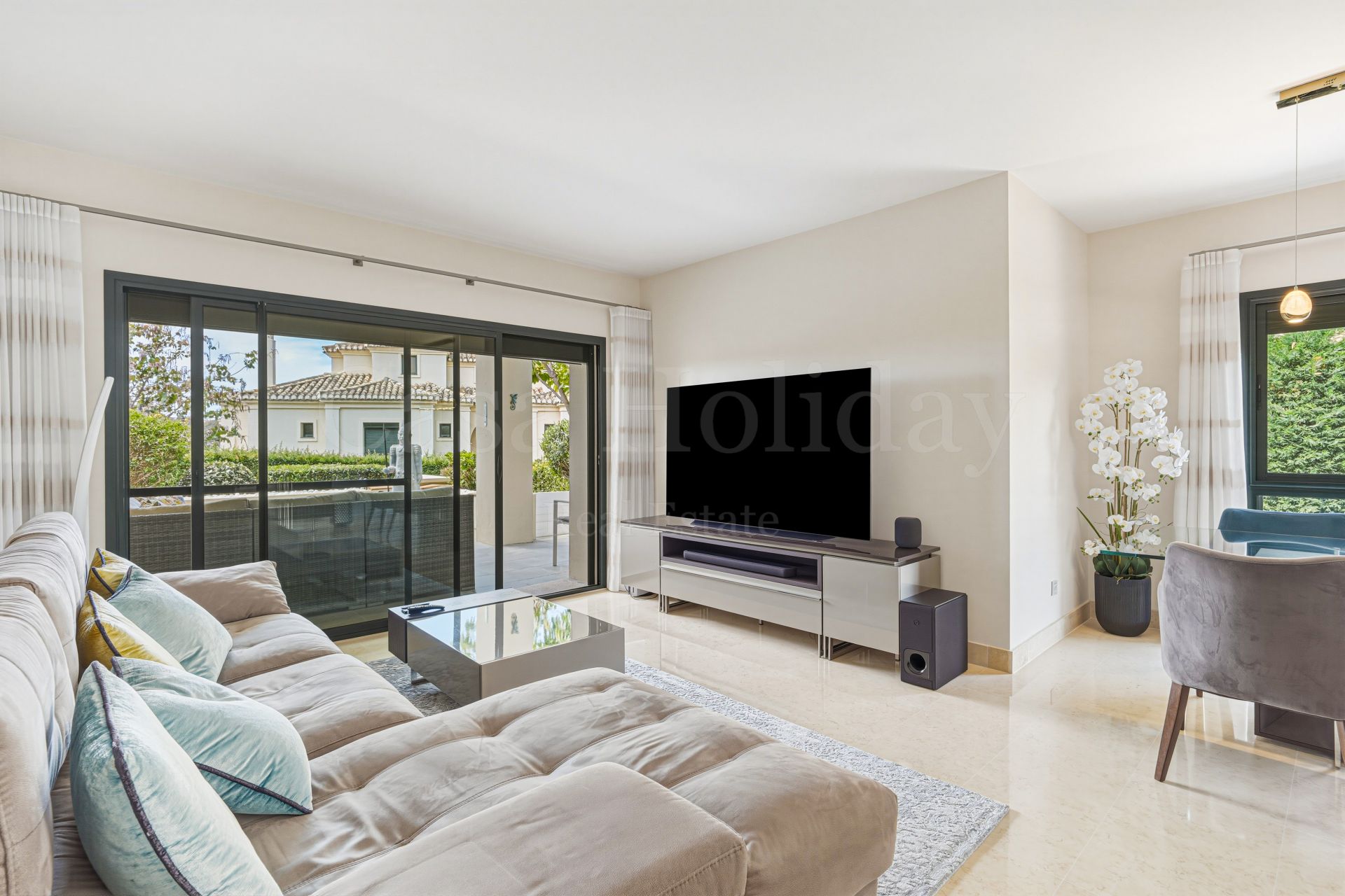 Ground Floor Apartment in Los Capanes del Golf, Benahavis