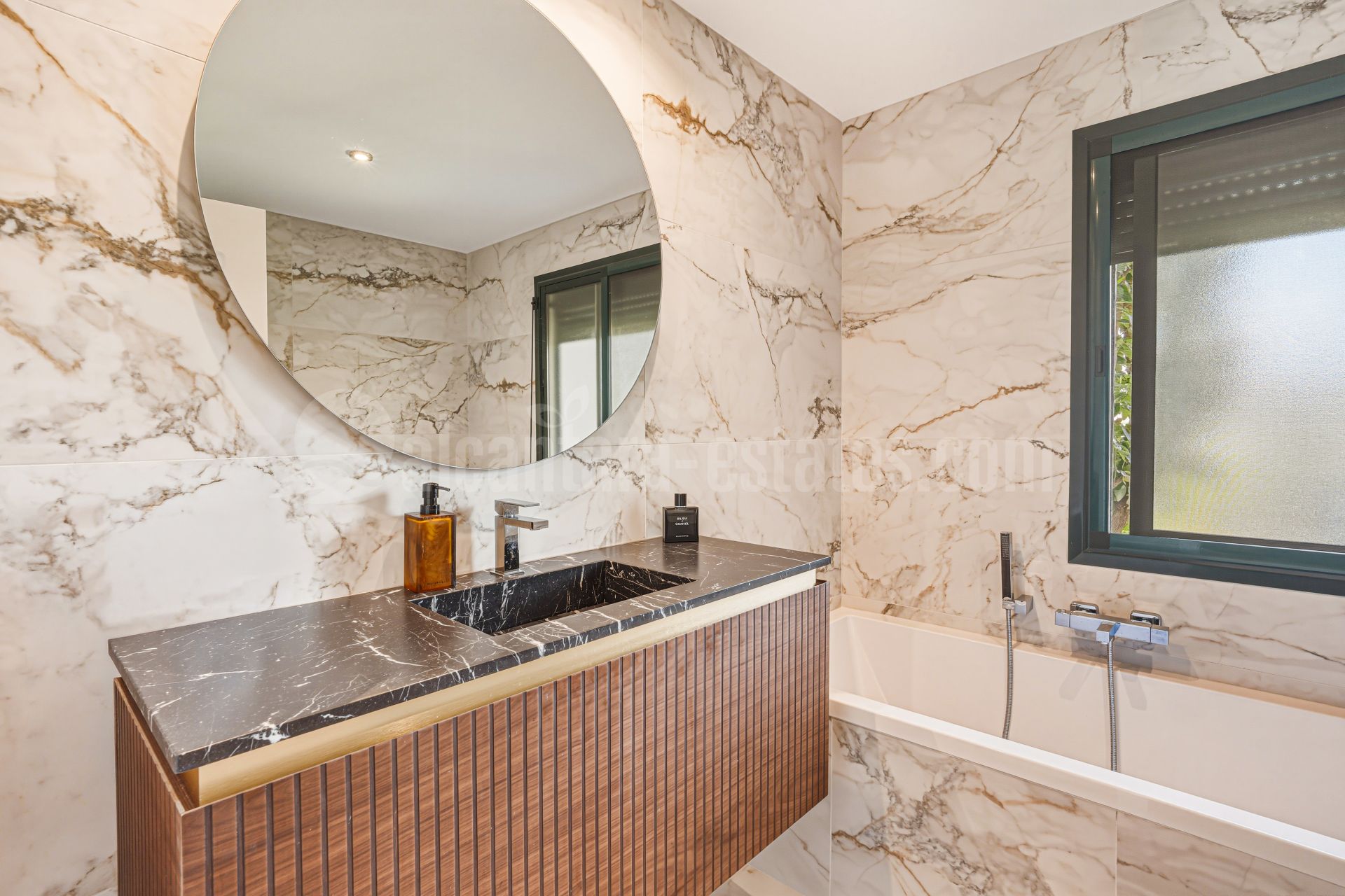 Apartamento Planta Baja en Los Capanes del Golf, Benahavis