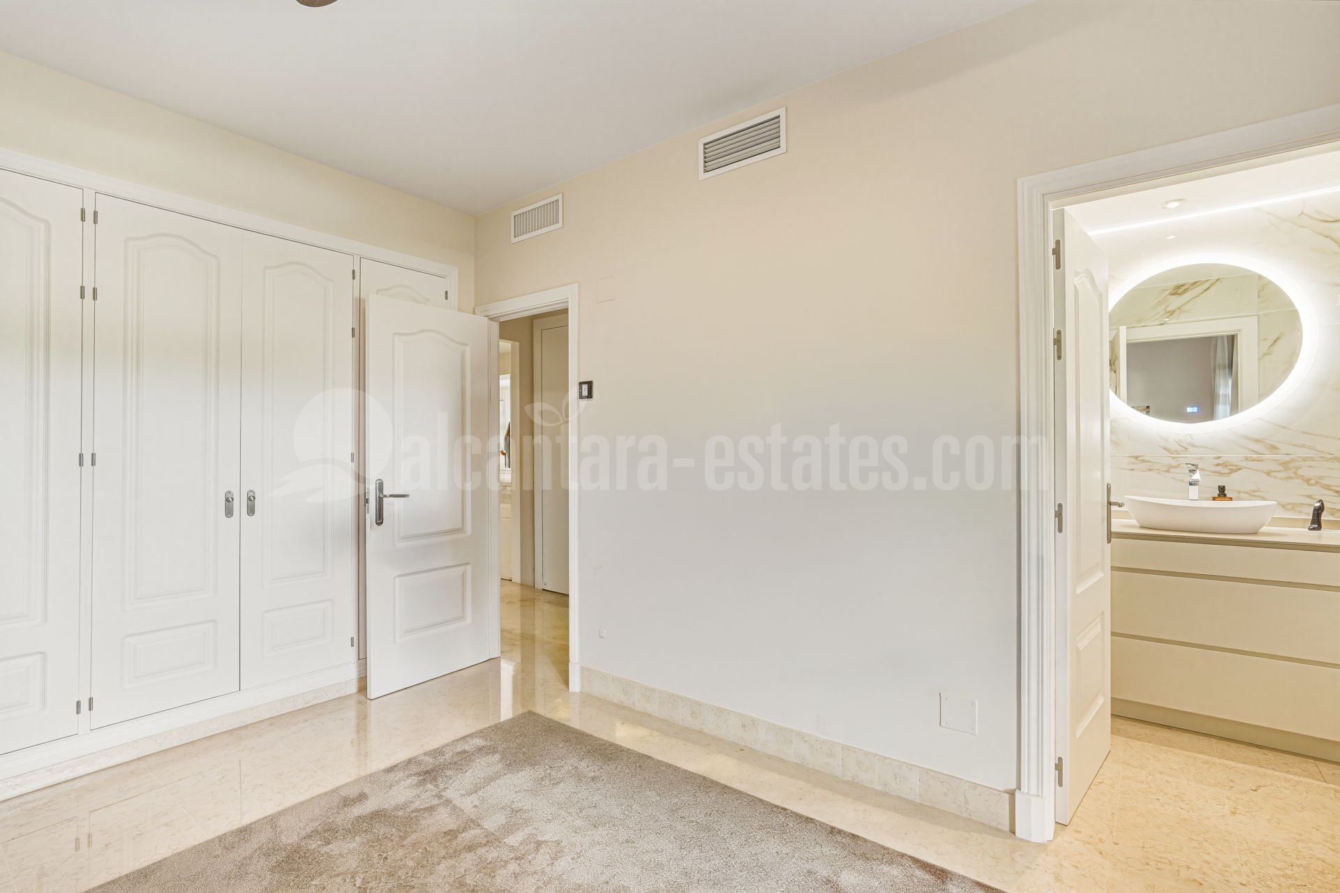 Apartamento Planta Baja en Los Capanes del Golf, Benahavis