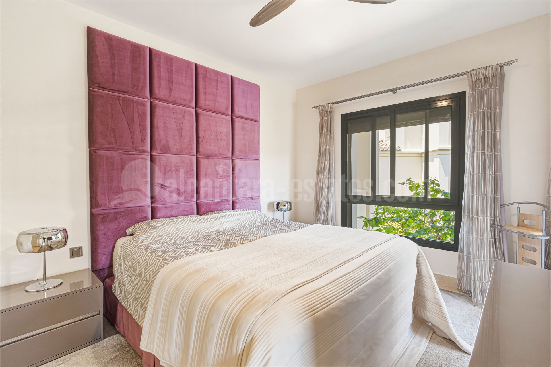 Apartamento Planta Baja en Los Capanes del Golf, Benahavis