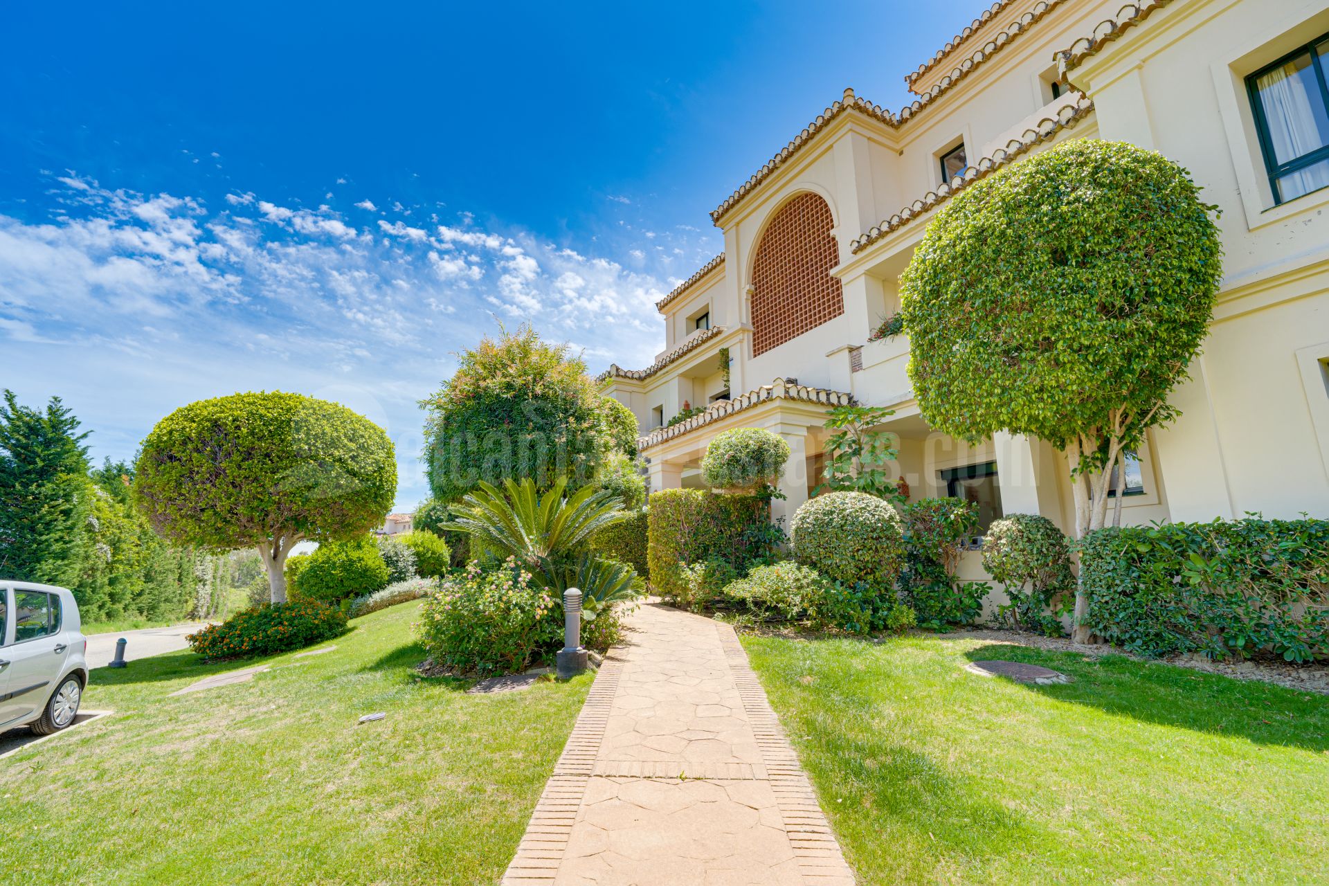 Apartamento Planta Baja en Los Capanes del Golf, Benahavis