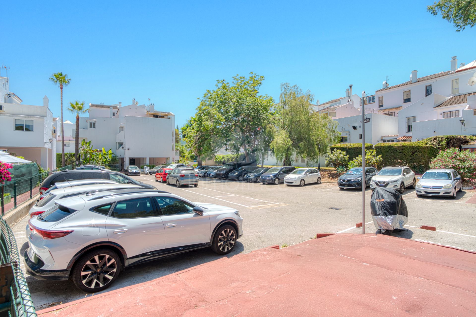 Apartment in Parque Elviria, Marbella