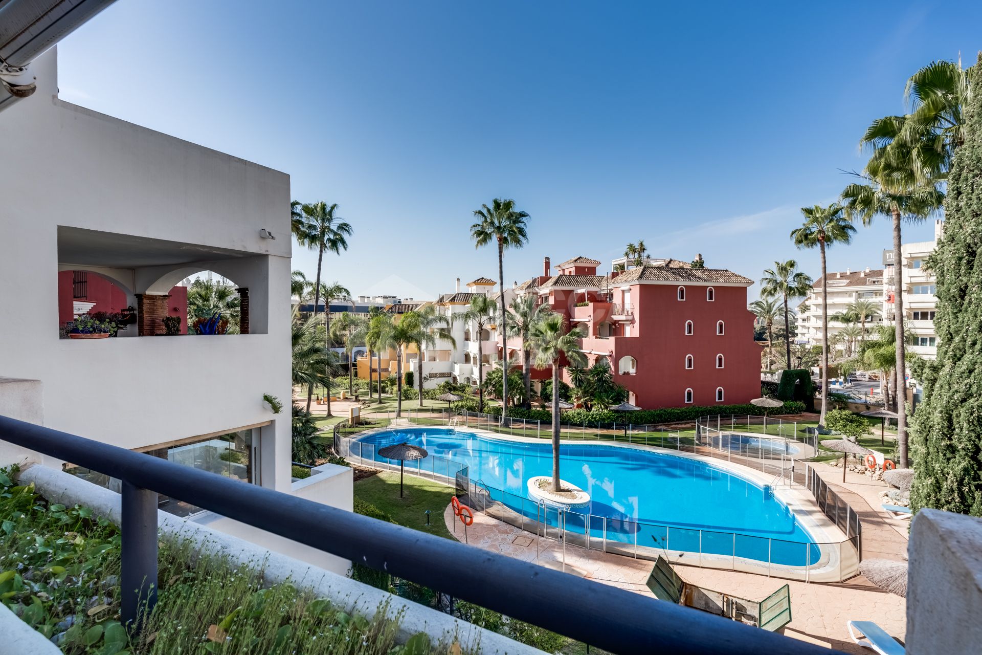 Elegant two bedroom, south-west facing apartment in the gated community El Infantado on Marbella’s Golden Mile